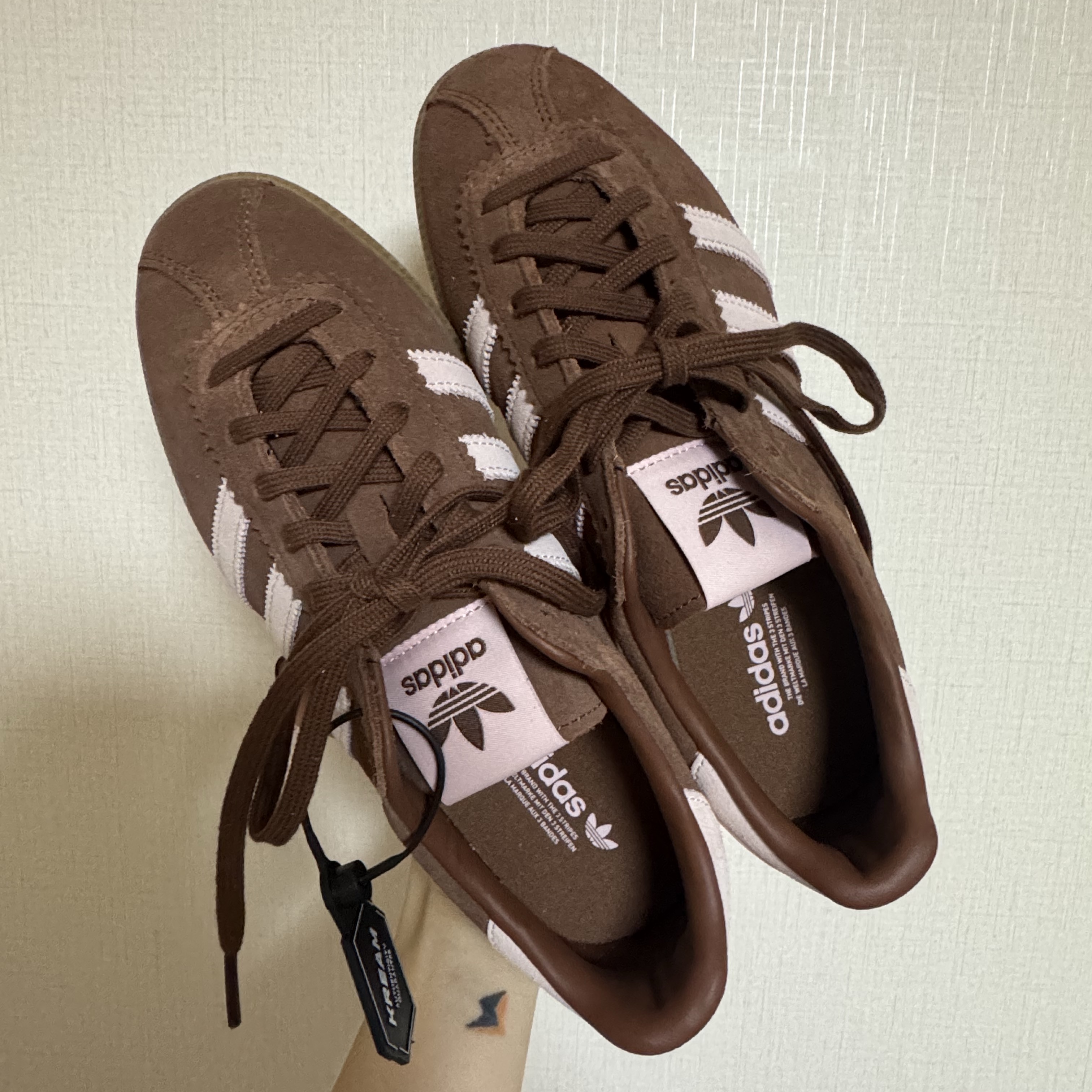 (W) Adidas Bermuda Preloved Brown 착용 스타일