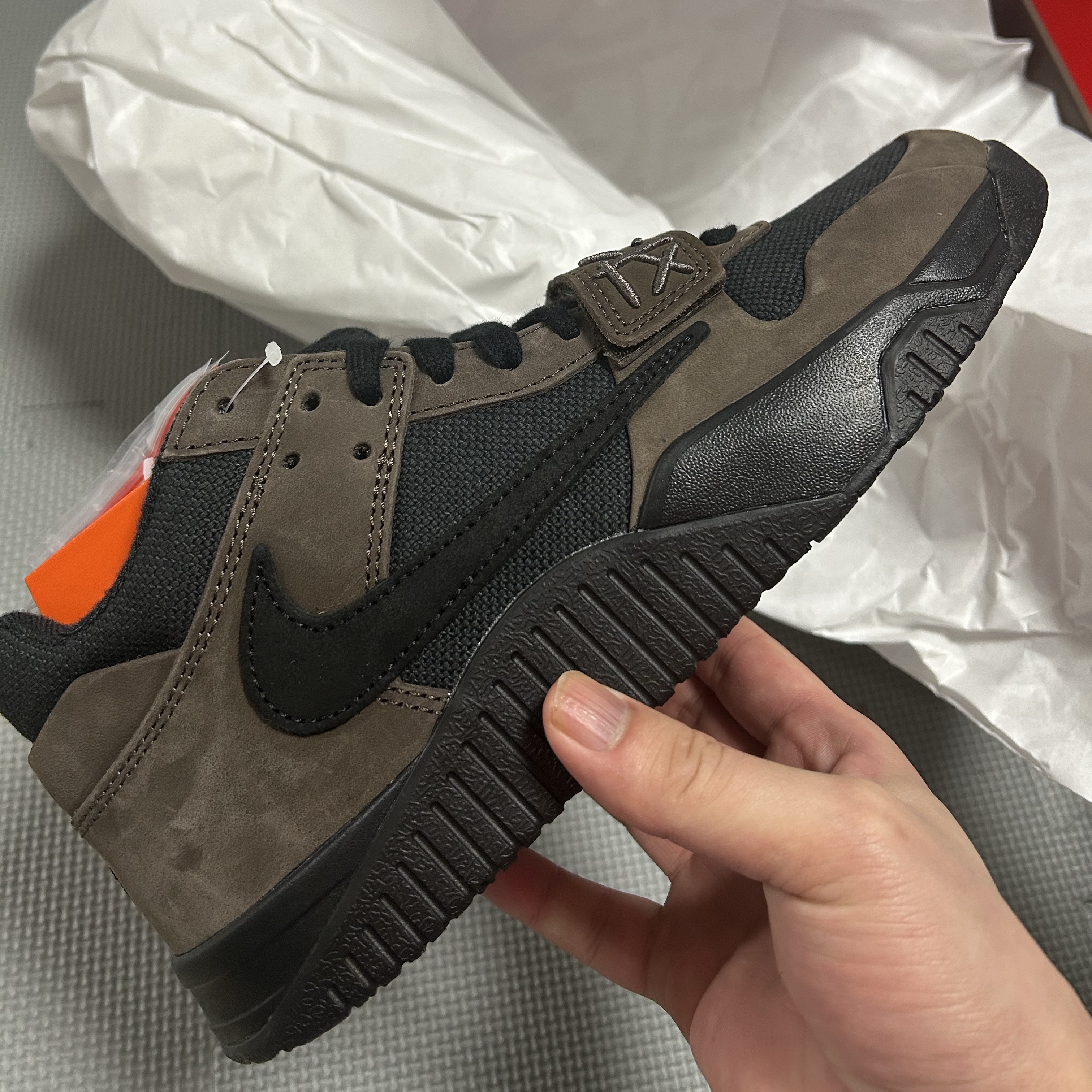 Jordan x Travis Scott Jumpman Jack TR Black and Dark Mocha 착용 스타일