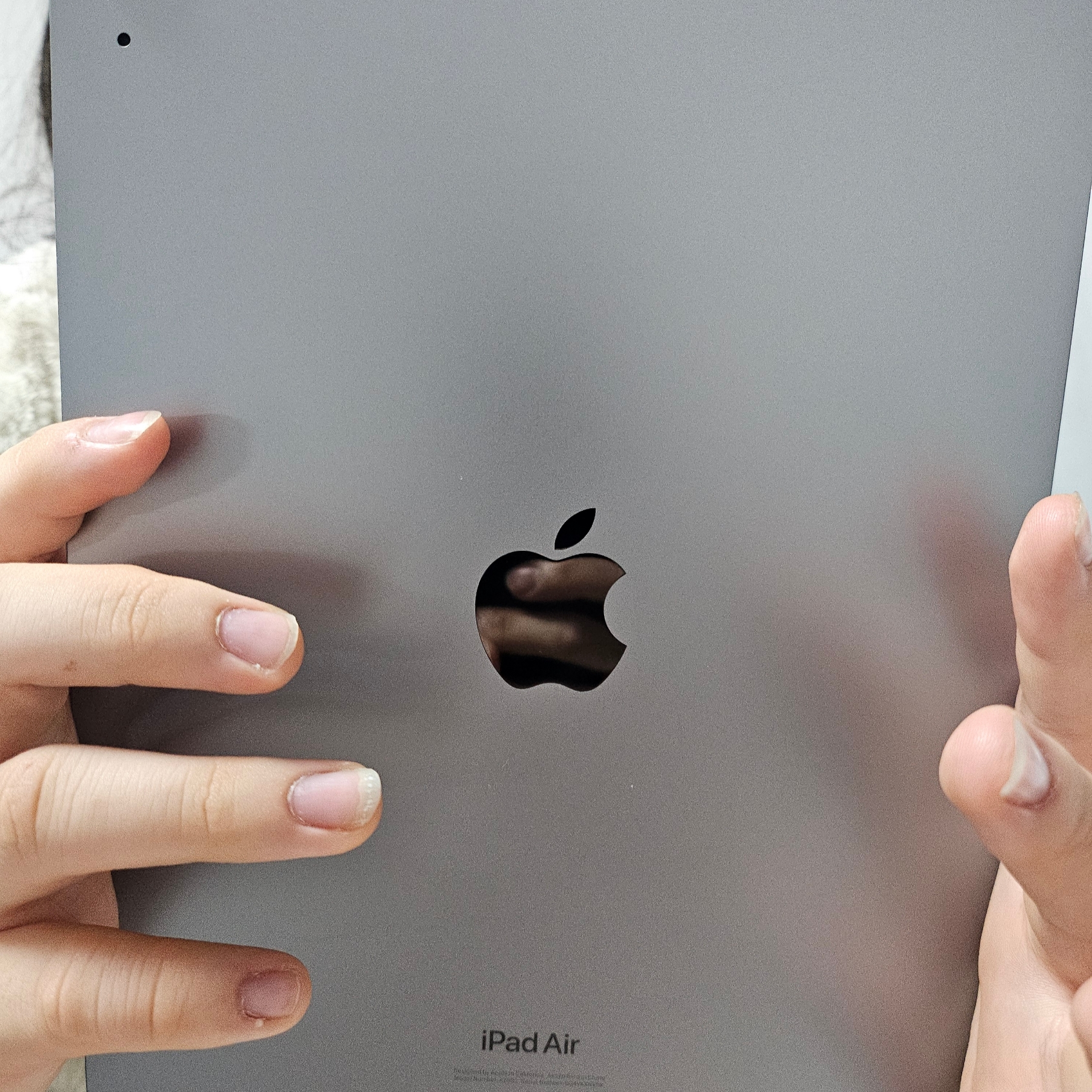 Apple iPad Air 6th Gen 11-inch Wifi 128GB Space Gray (Korean Ver.) 착용 스타일