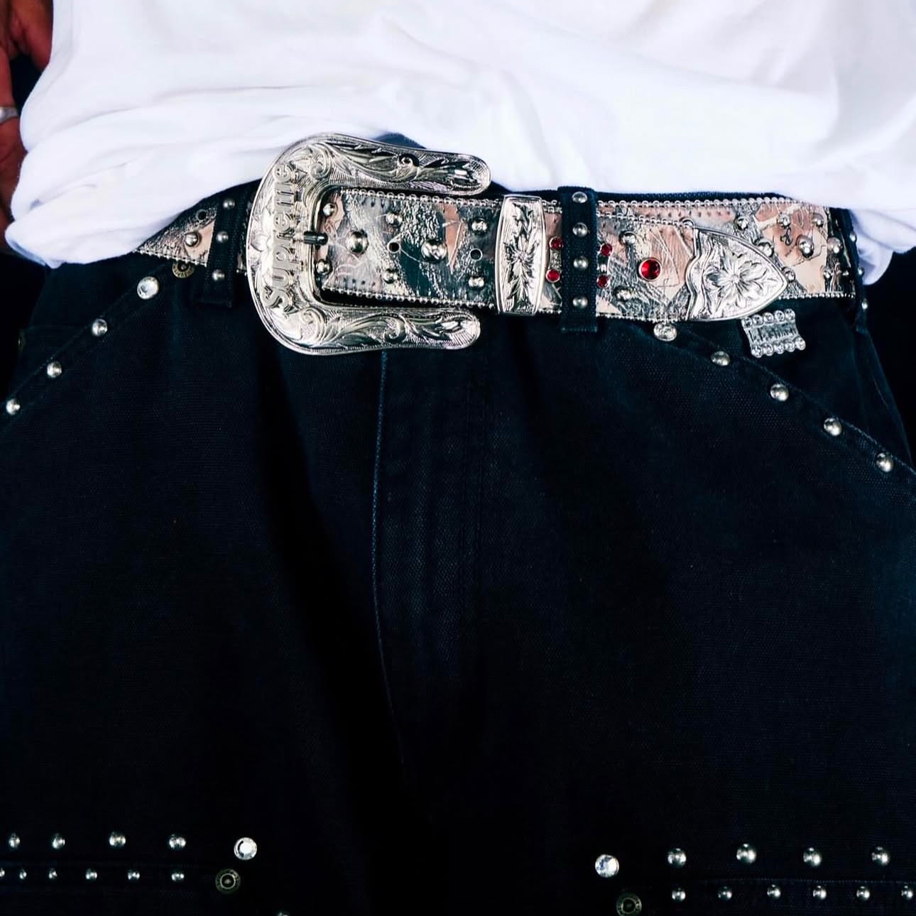 Supreme x B.B. Simon Studded Ranger Belt TrueTimber HTC Fall Camo - 24FW 착용 스타일
