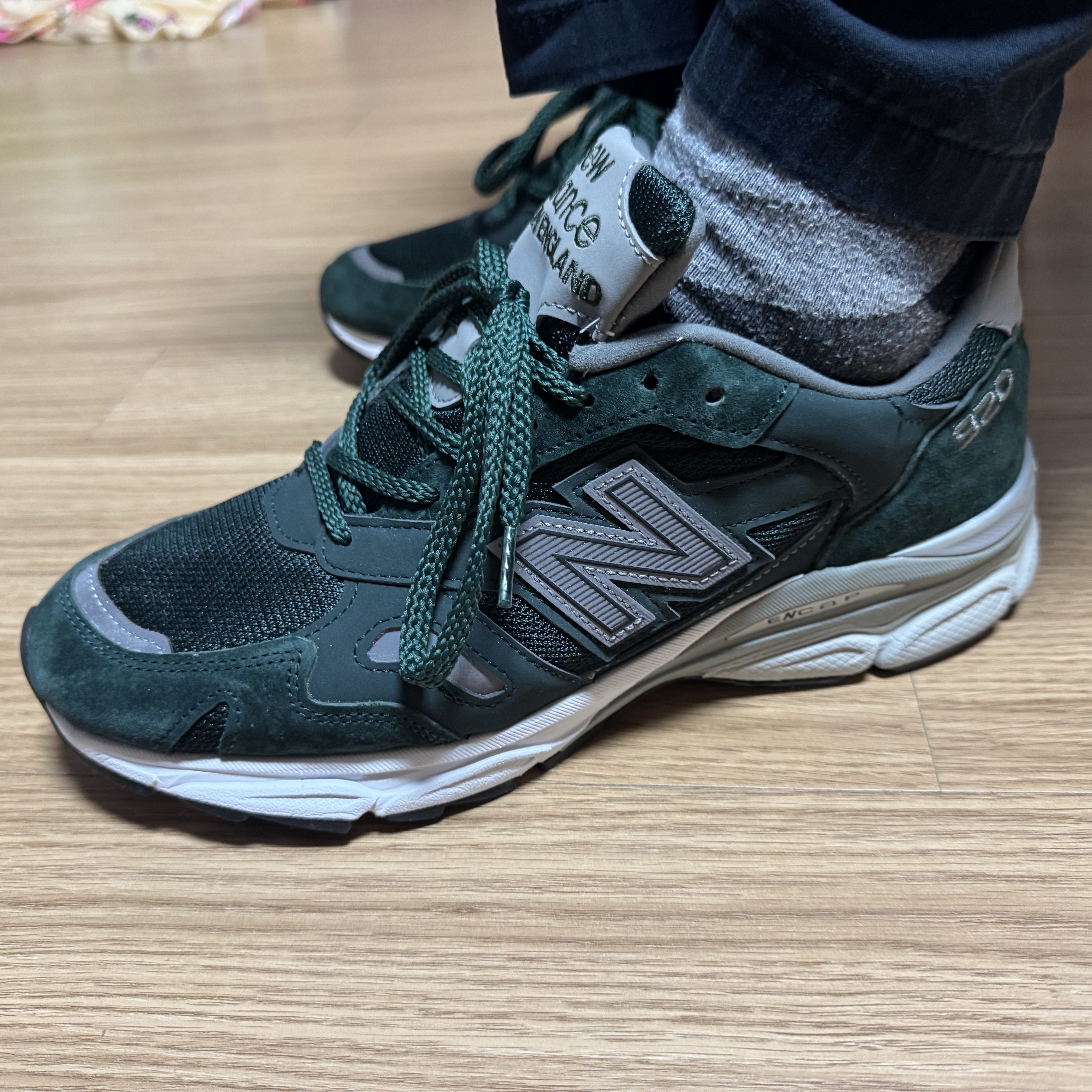 New Balance 920 Made in UK Green Grey 착용 스타일 - 1