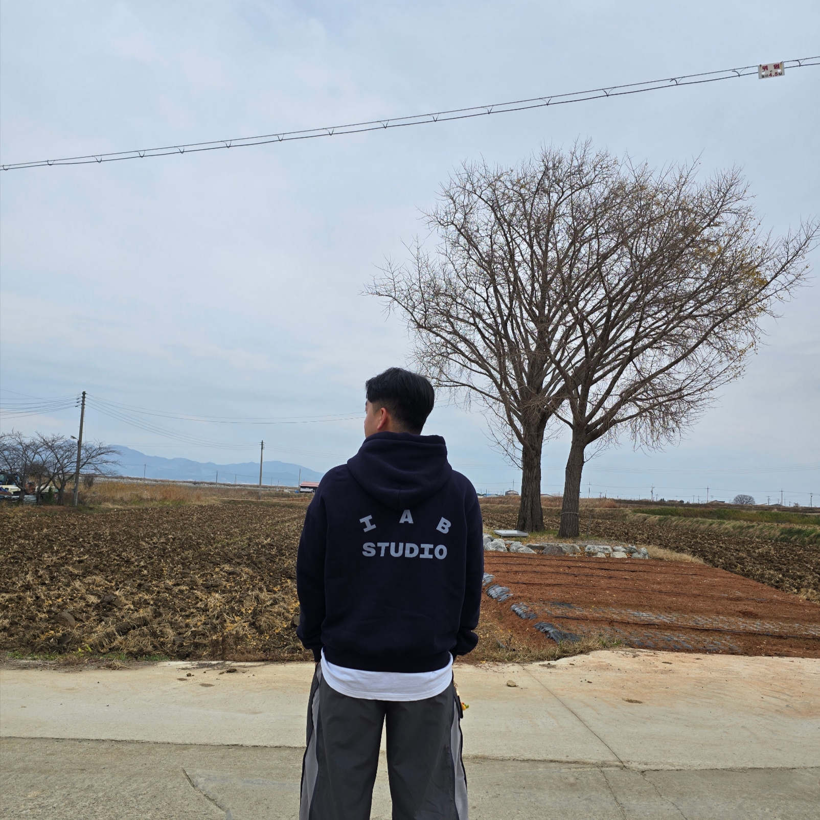 IAB Studio x Arcane Piltover Hoodie Navy Dove Blue, Nike Air Force 1 '07 Low White 착용 스타일 - 1