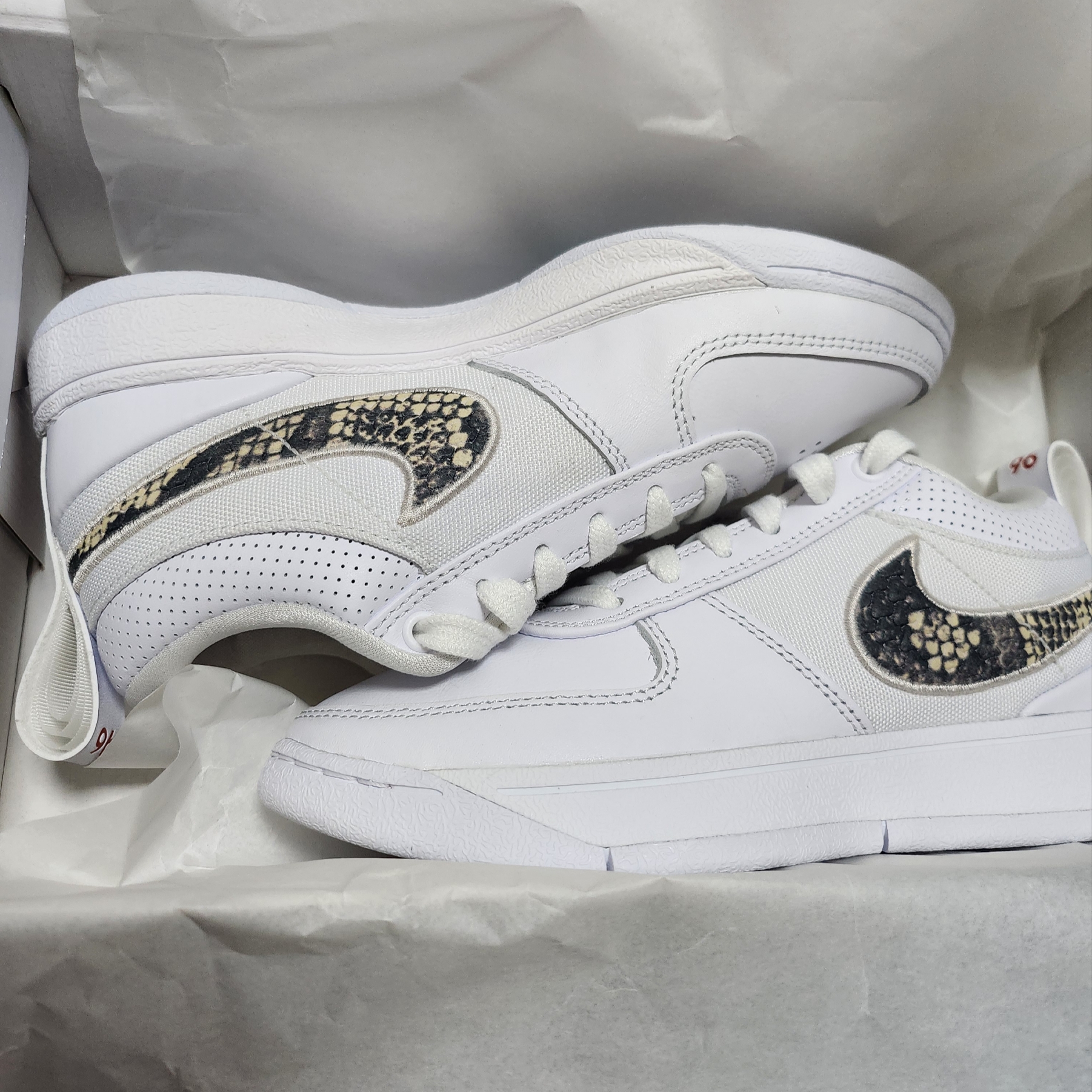 Nike Book 1 EP White Light Orewood Brown 착용 스타일 - 1