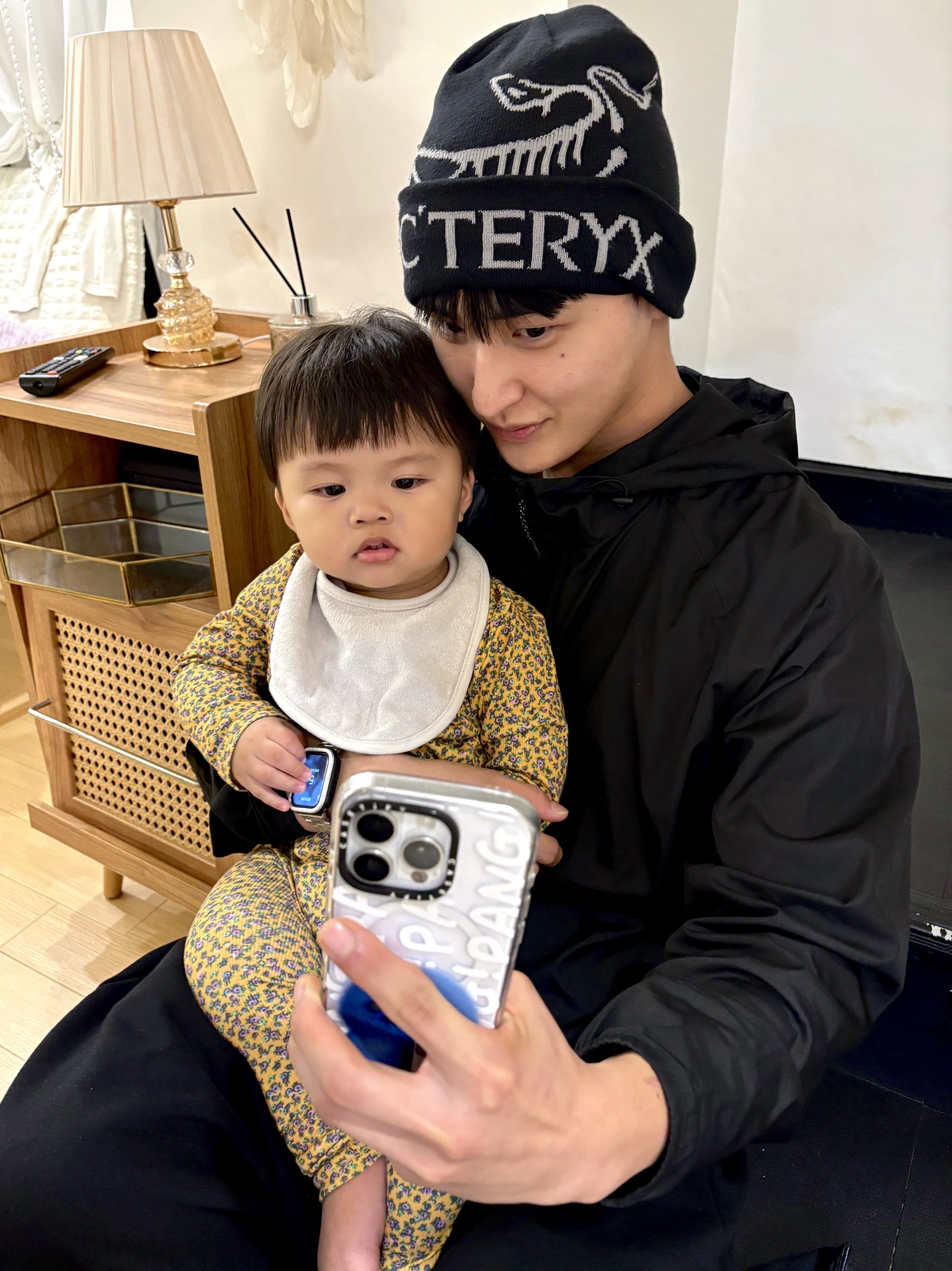 Arc'teryx Bird Word Toque Black Void 착용 스타일