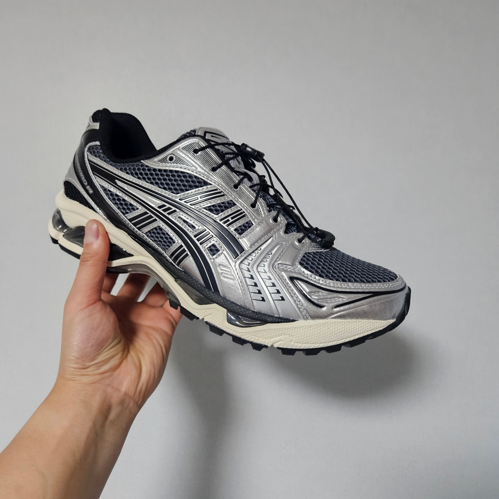 Asics Unlimited Gel-Kayano 14 Carrier Grey Black 착용 스타일