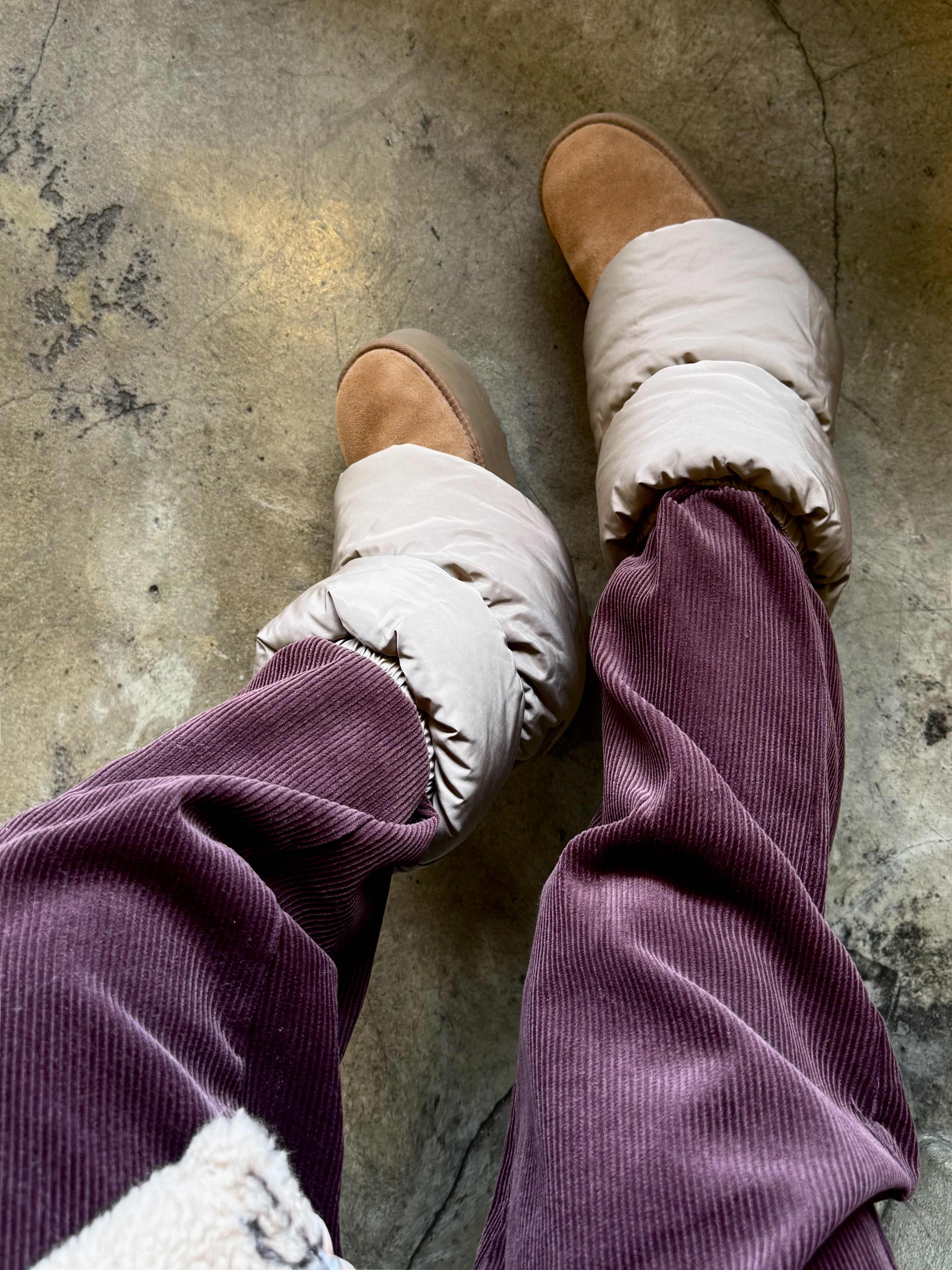(W) UGG Plushwarmer Amphora, (W) UGG Classic Ultra Mini Platform Boots Chestnut 착용 스타일 - 5