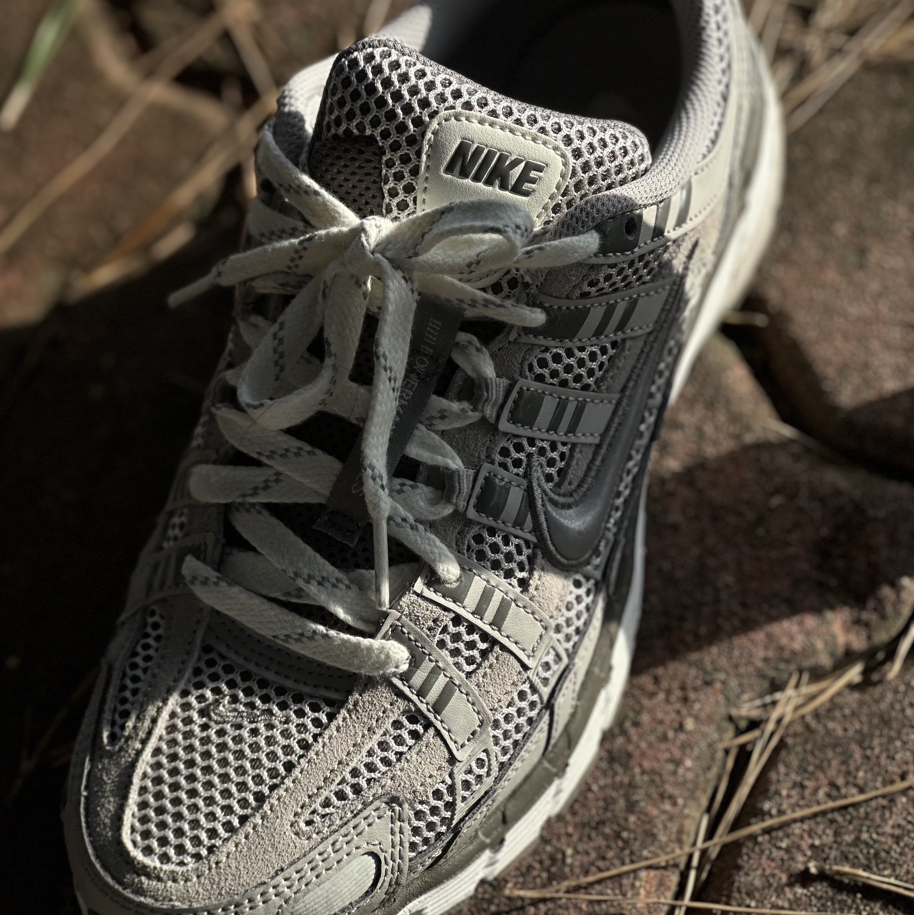 Nike P-6000 PRM Light Iron Ore 착용 스타일 - 1