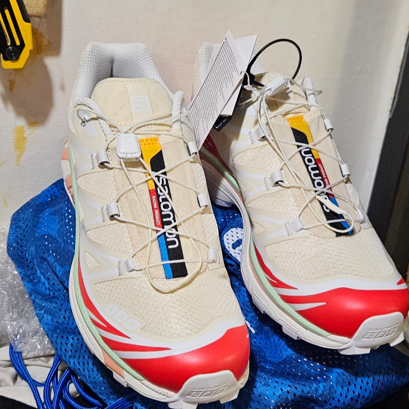 Salomon XT-6 Shortbread Poppy Red 착용 스타일