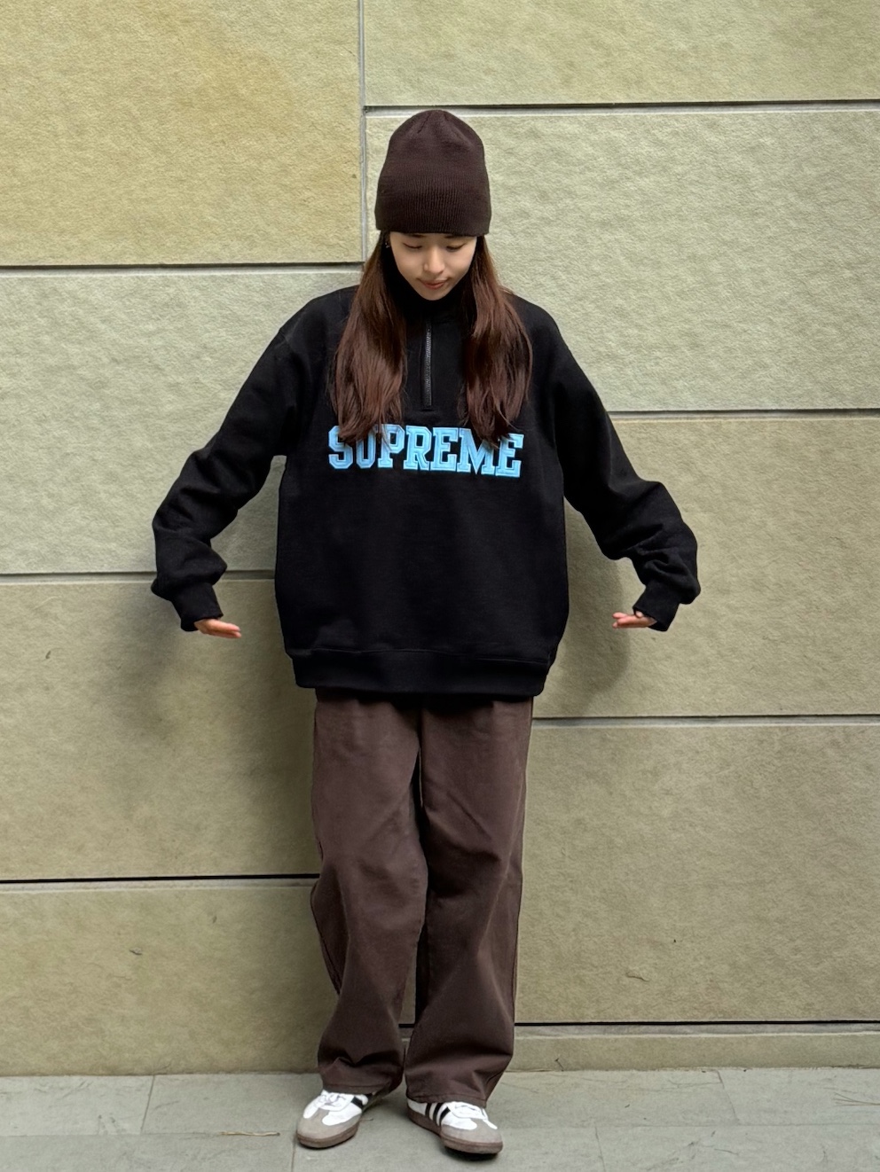 Supreme Collegiate Half Zip Pullover Black - 24FW, Adidas Samba Vegan White Black 착용 스타일 - 1