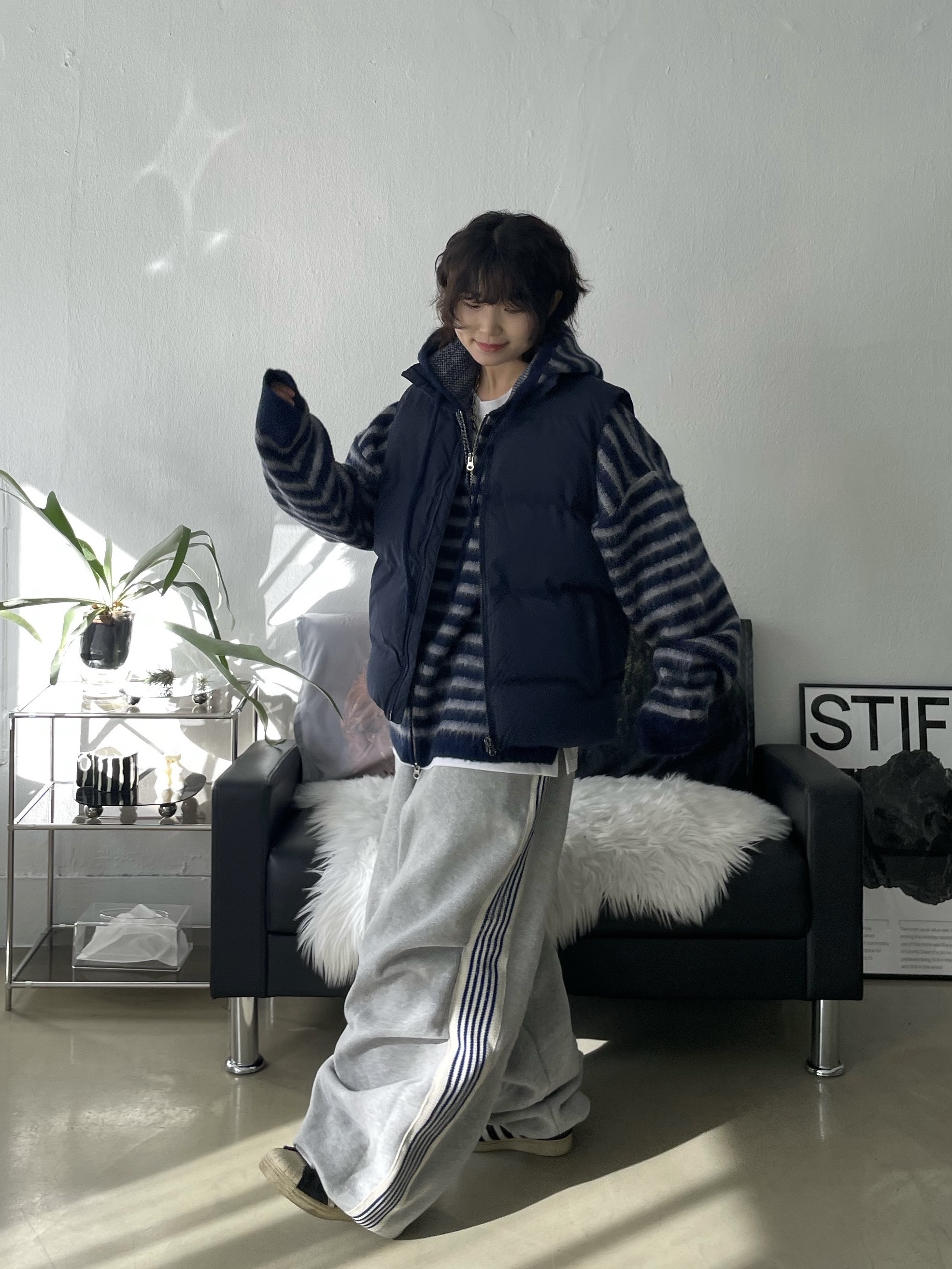 Adidas Superstar Premium Black White 착용 스타일 - 2