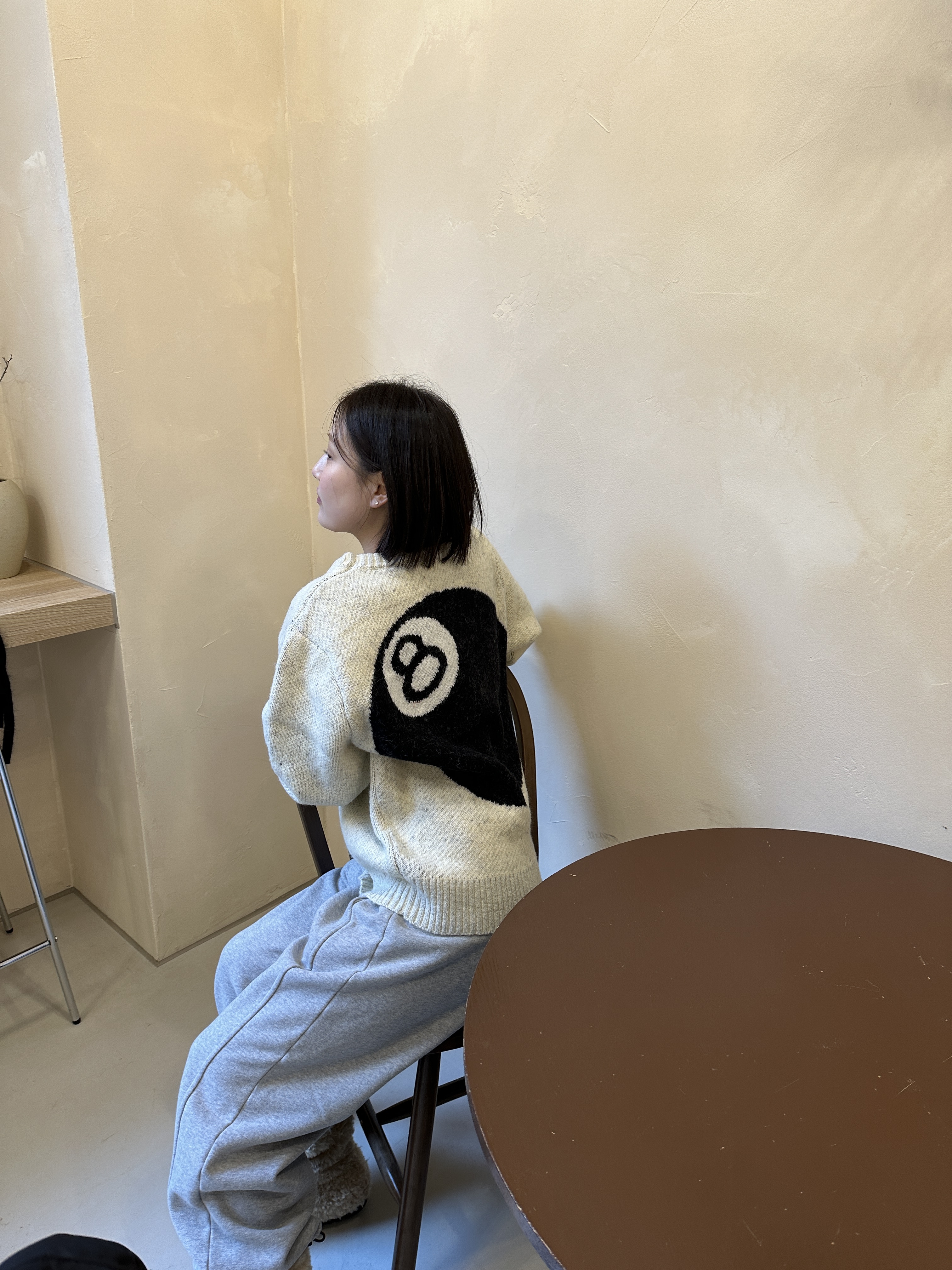 Stussy 8 Ball Heavy Brushed Mohair Sweater Cream 착용 스타일 - 1