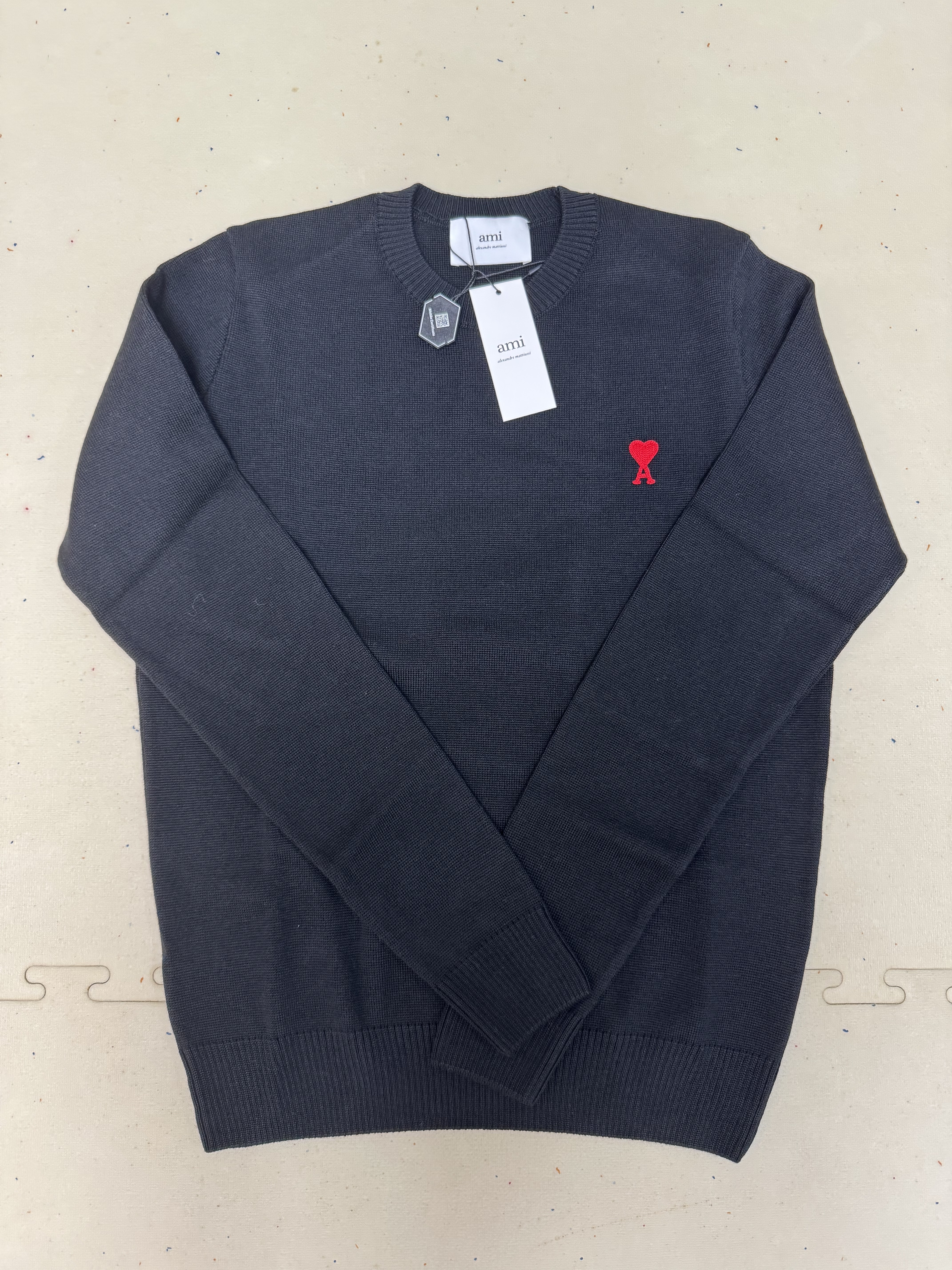 AMI de Coeur Wool Knit Black 착용 스타일