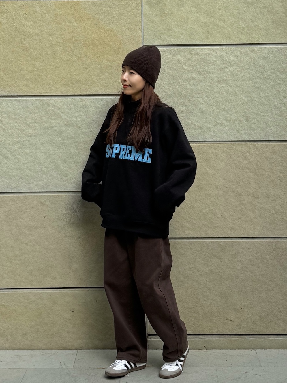 Supreme Collegiate Half Zip Pullover Black - 24FW, Adidas Samba Vegan White Black 착용 스타일 - 2