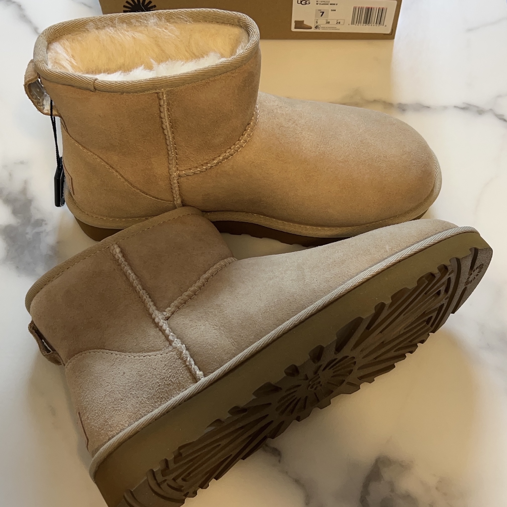 (W) UGG Classic Mini II Boots Sand 착용 스타일 - 2