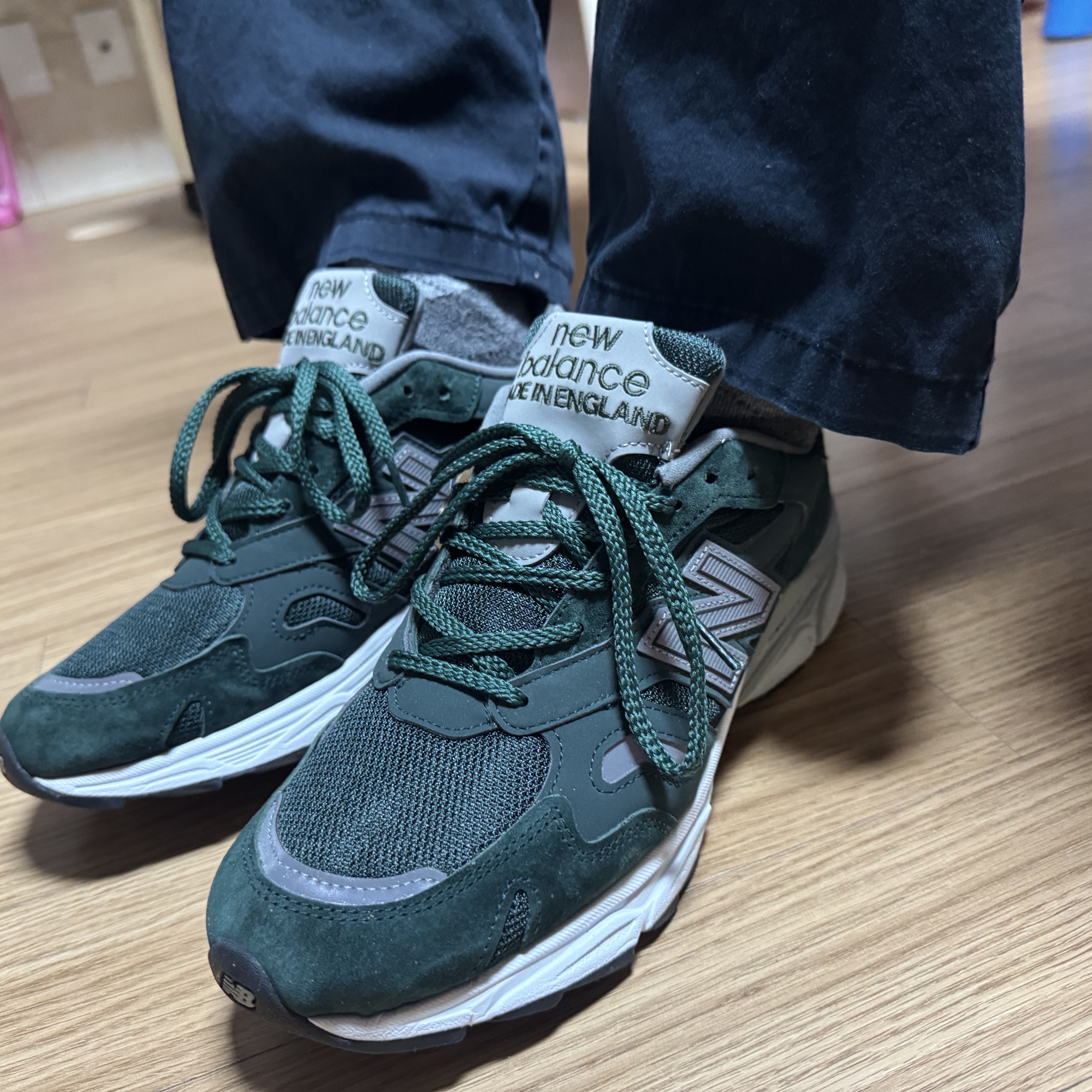 New Balance 920 Made in UK Green Grey 착용 스타일 - 2