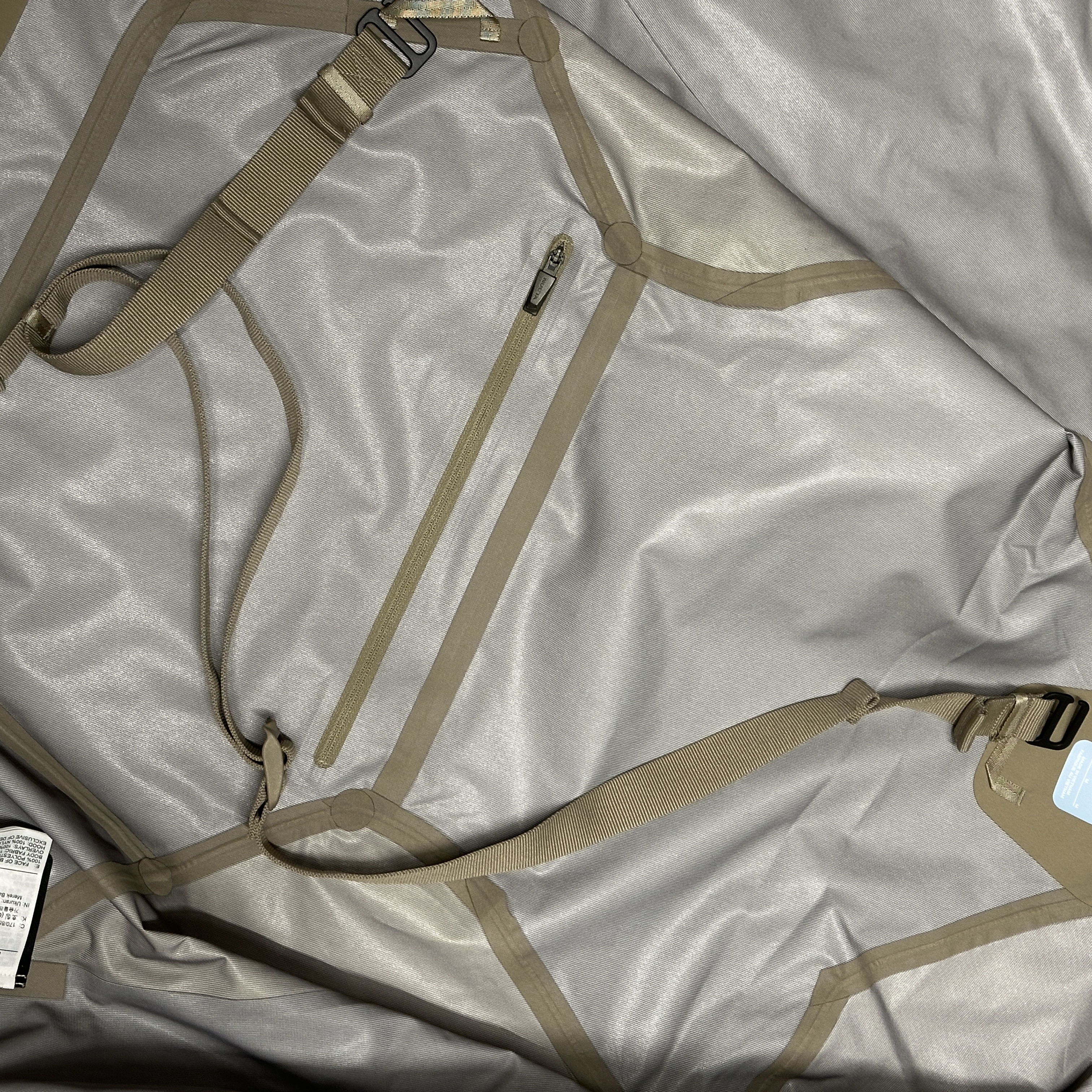 Nike x Drake Nocta x Kar L'Art De L'Automobile Bela Tech Jacket Khaki Vivid Sulfur (FD2160-247) 착용 스타일 - 2