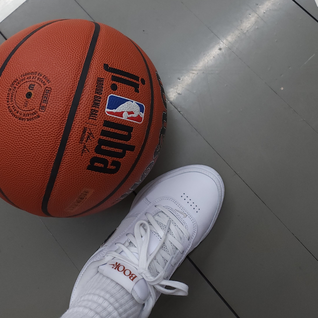 Nike Book 1 EP White Light Orewood Brown 착용 스타일 - 2