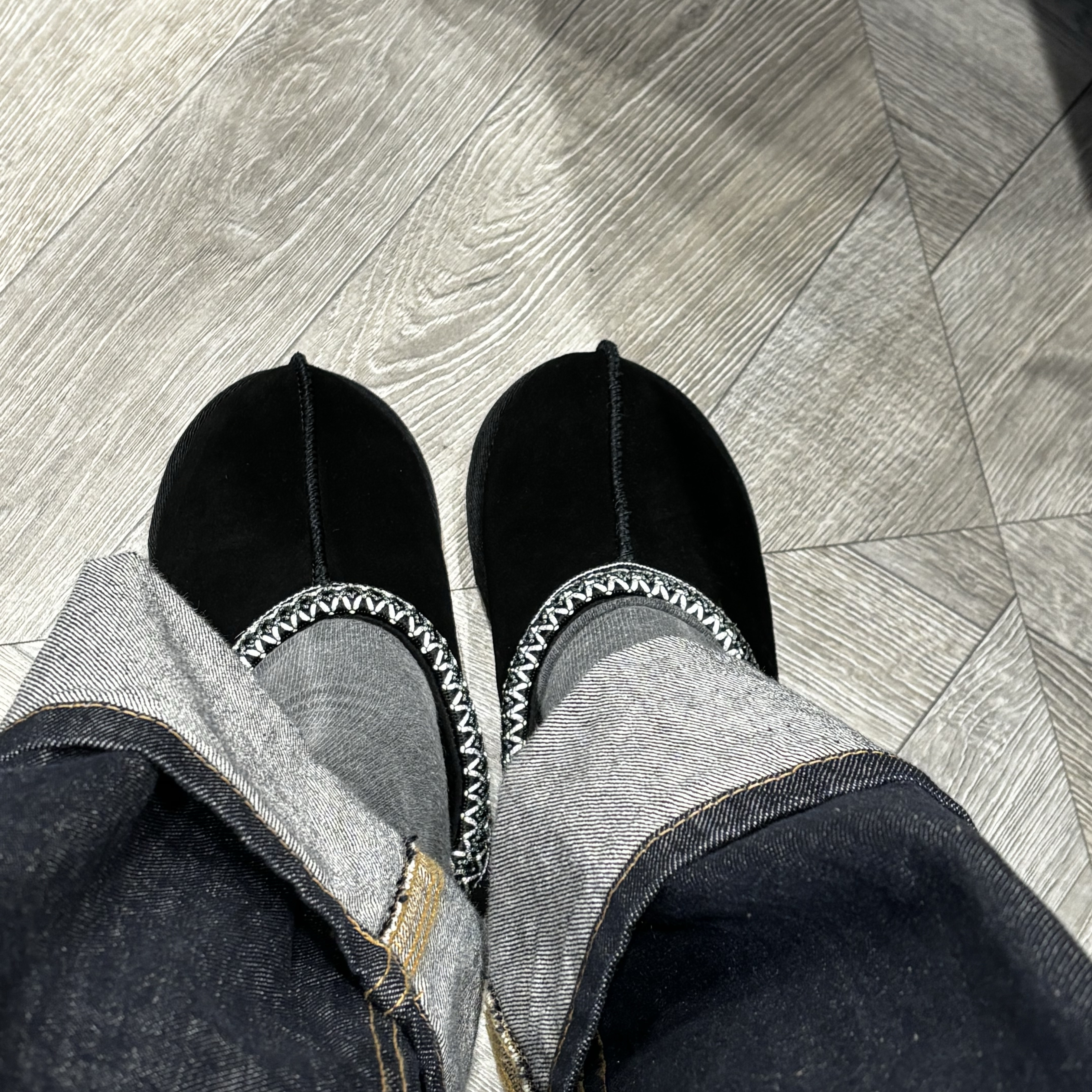 (W) UGG Tasman Slipper Black 착용 스타일