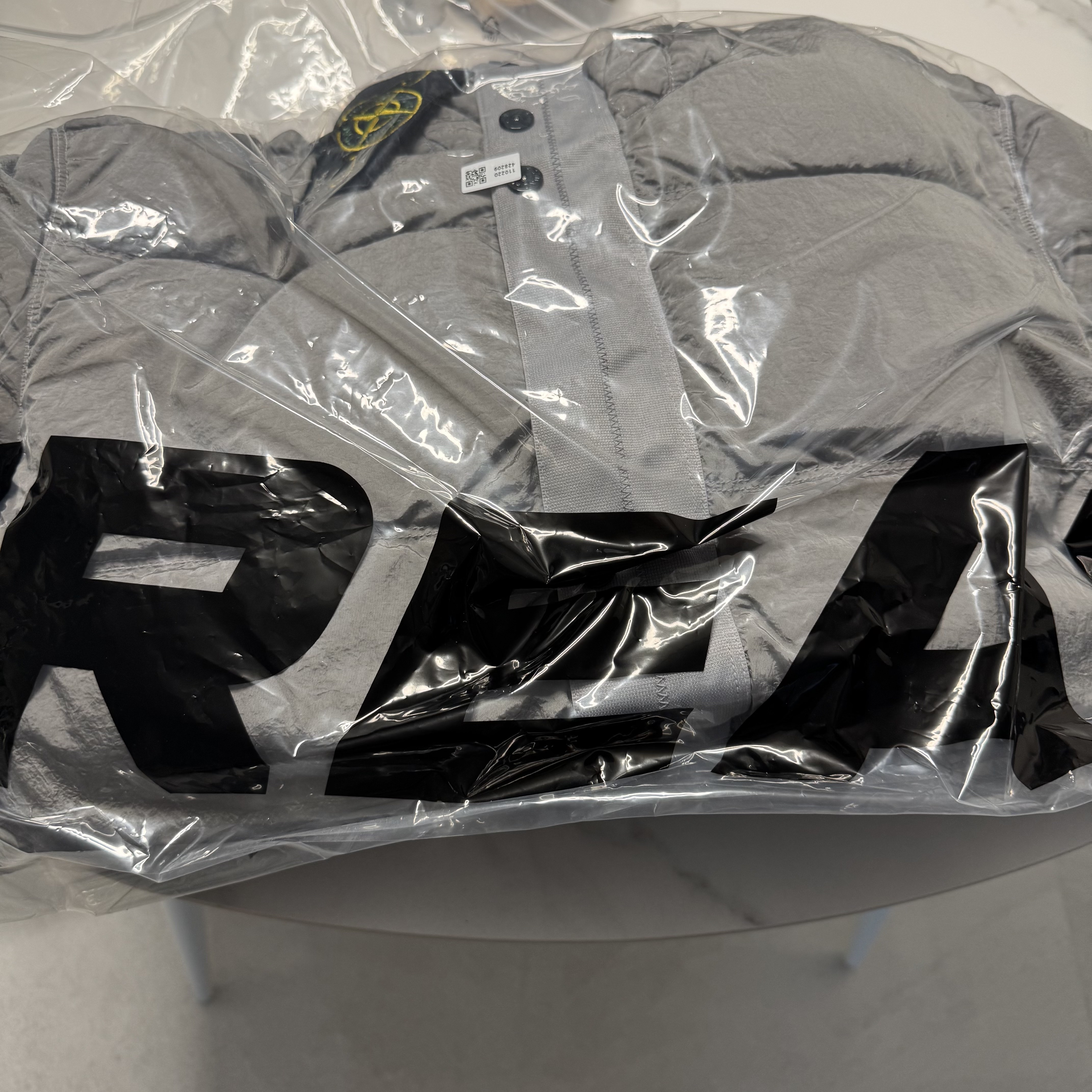 Stone Island 41419 Nylon Metal Econyl Hooded Down Jacket Anti Drop Grey - 24FW 착용 스타일