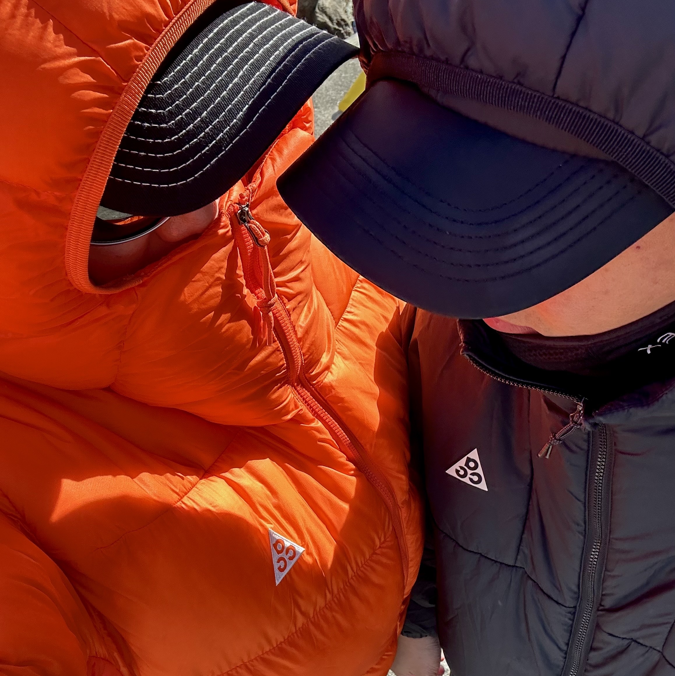 Nike ACG Therma-Fit ADV Lunar Lake Puffer Jacket Safety Orange - Asia, (W) Nike ACG Smith Summit Zip-Off Pants Black - Asia 착용 스타일 - 3