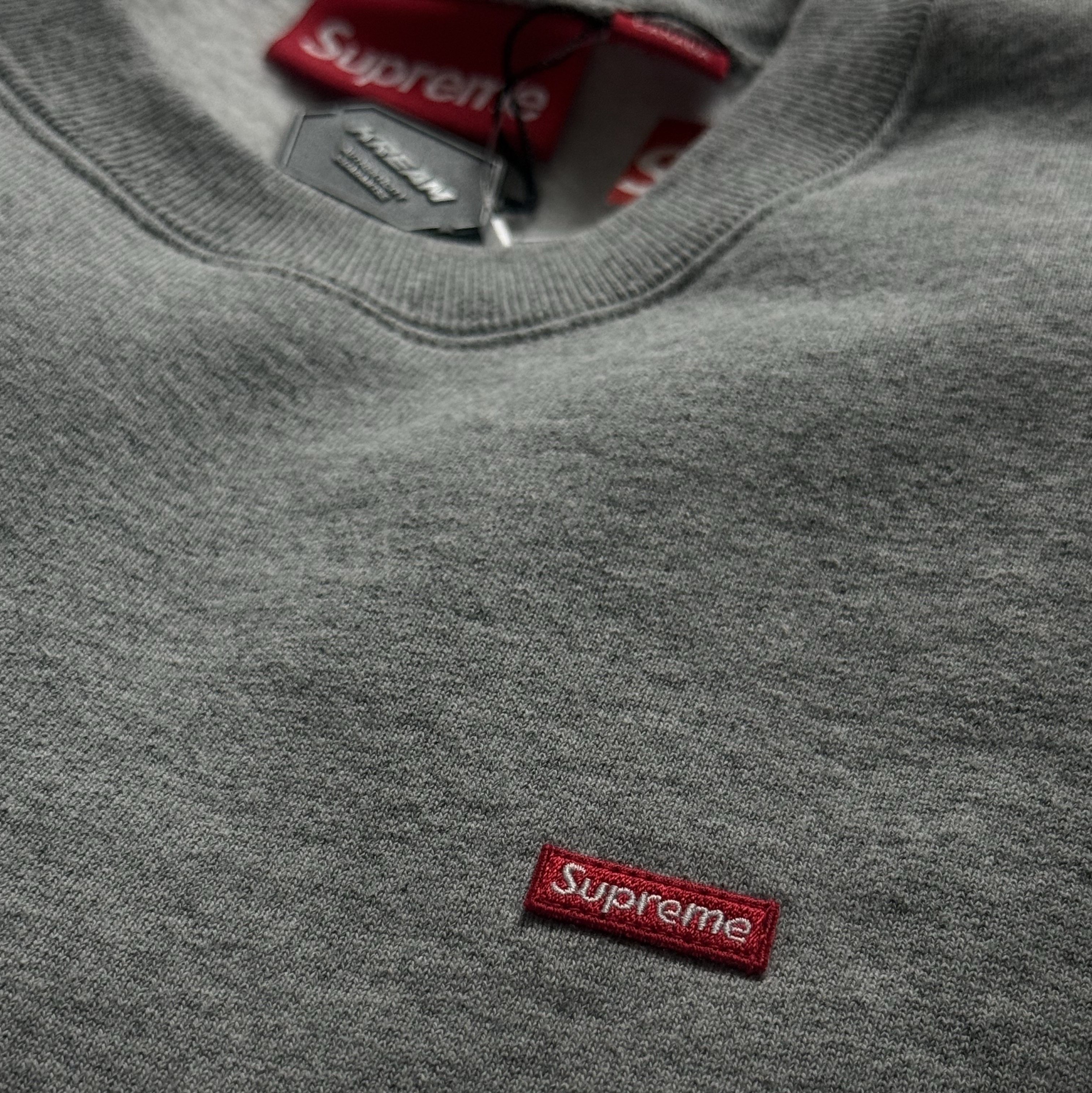 Supreme Small Box Crewneck Heather Grey - 24FW 착용 스타일