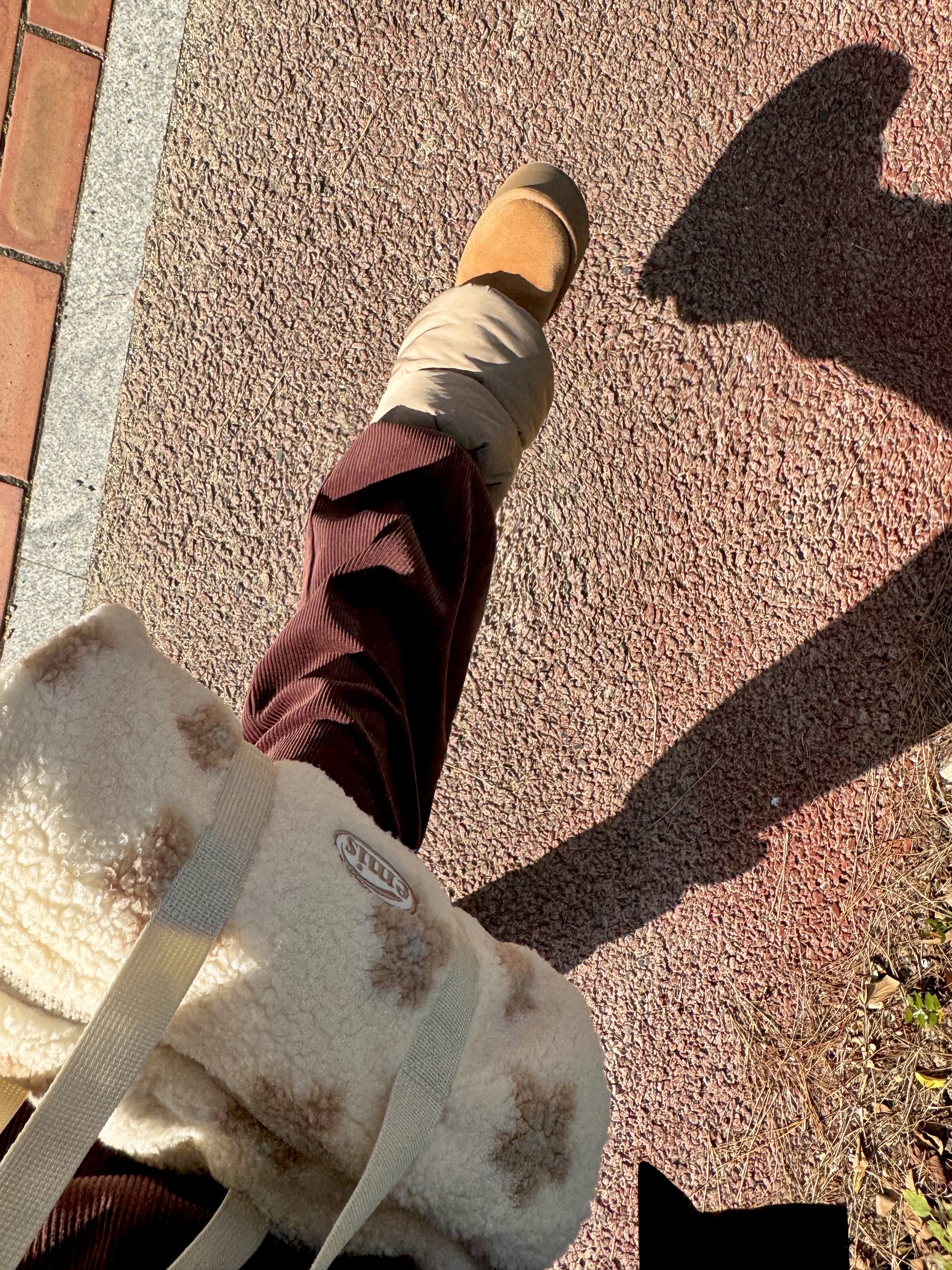(W) UGG Plushwarmer Amphora, (W) UGG Classic Ultra Mini Platform Boots Chestnut 착용 스타일 - 10