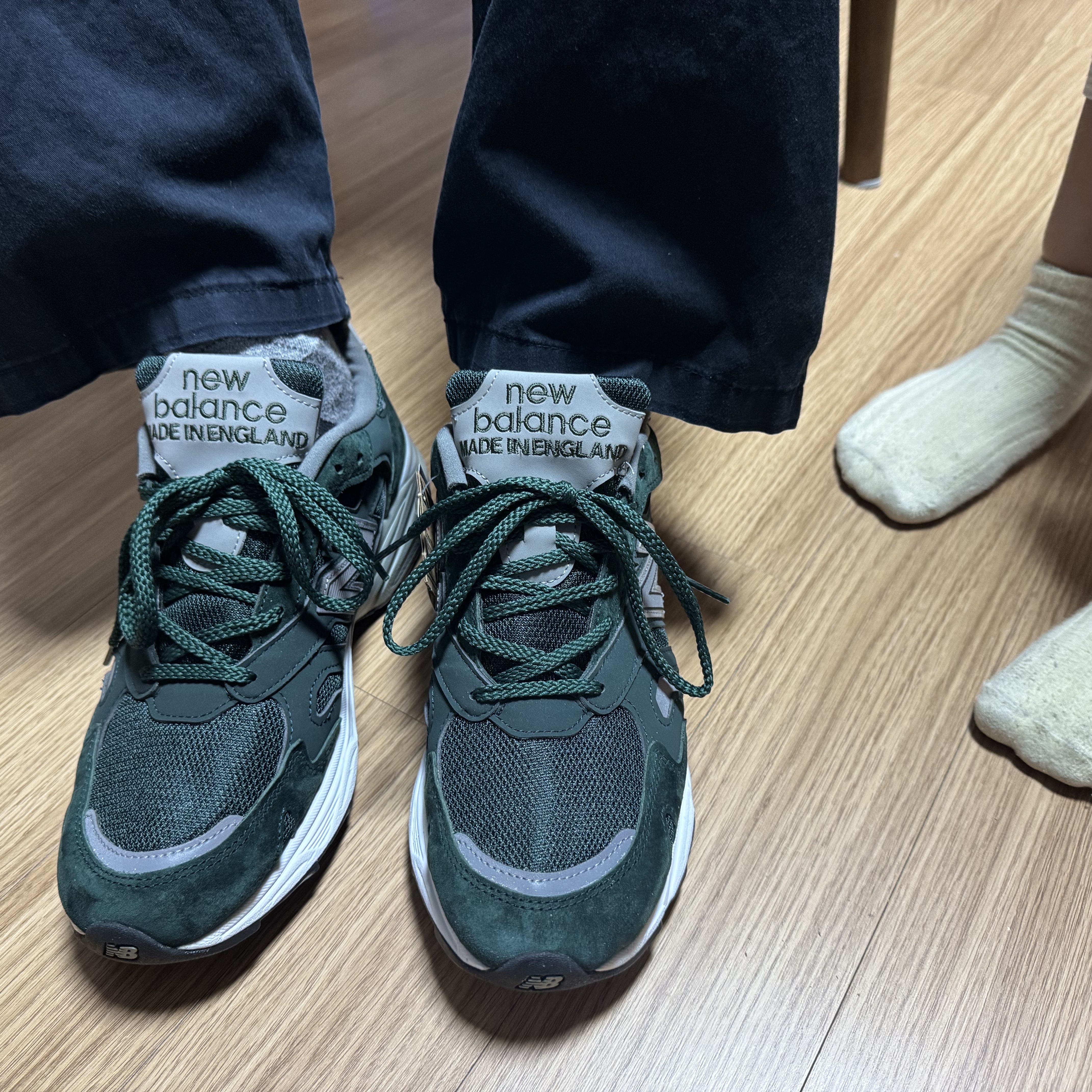 New Balance 920 Made in UK Green Grey 착용 스타일 - 3