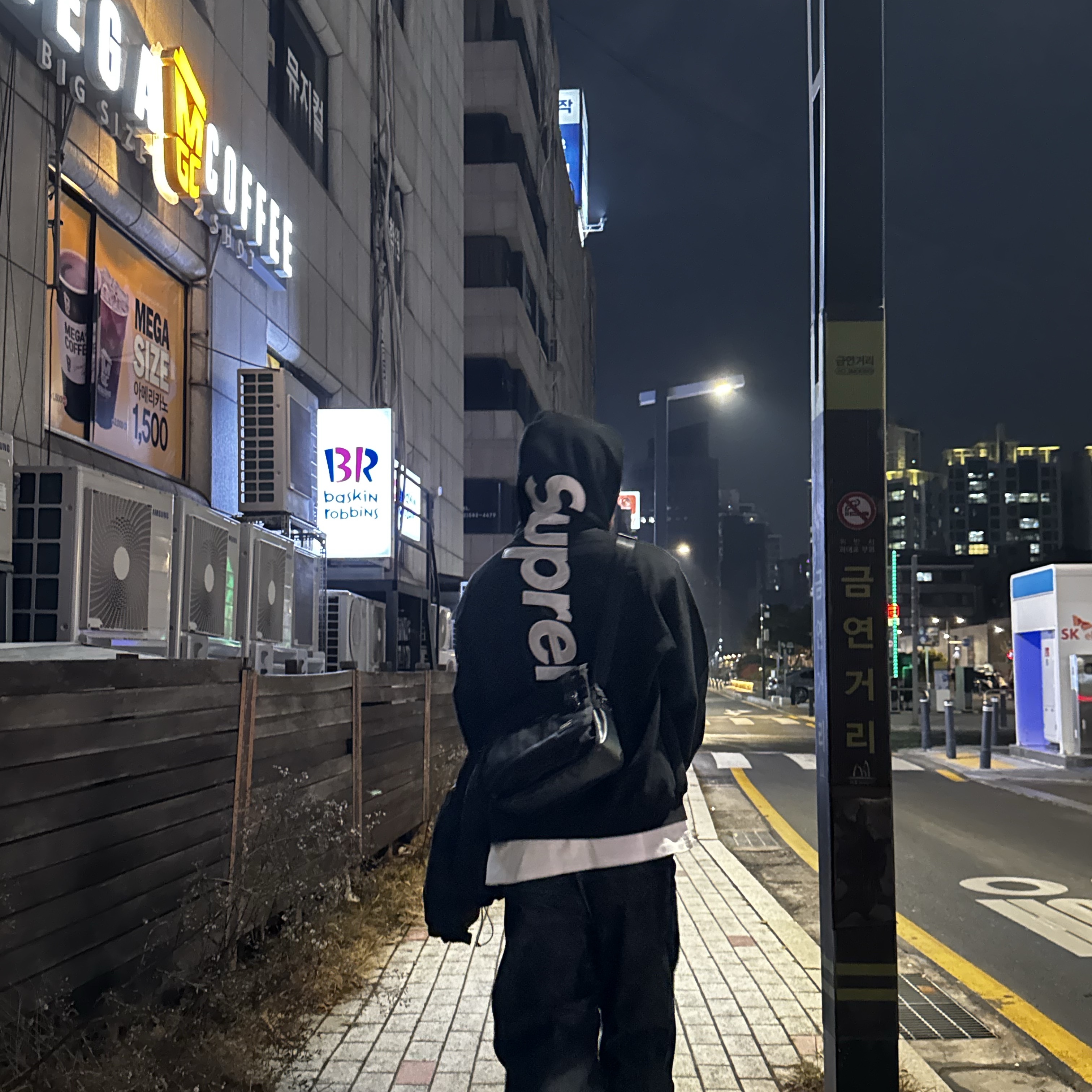Porter Heat Shoulder Bag Black, Supreme Satin Applique Hooded Sweatshirt Black - 24FW 착용 스타일