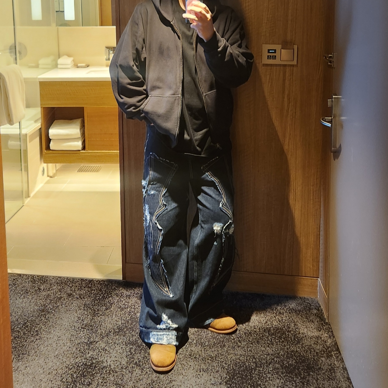 Yeezy YZY Zip-Up Hoodie Black 착용 스타일