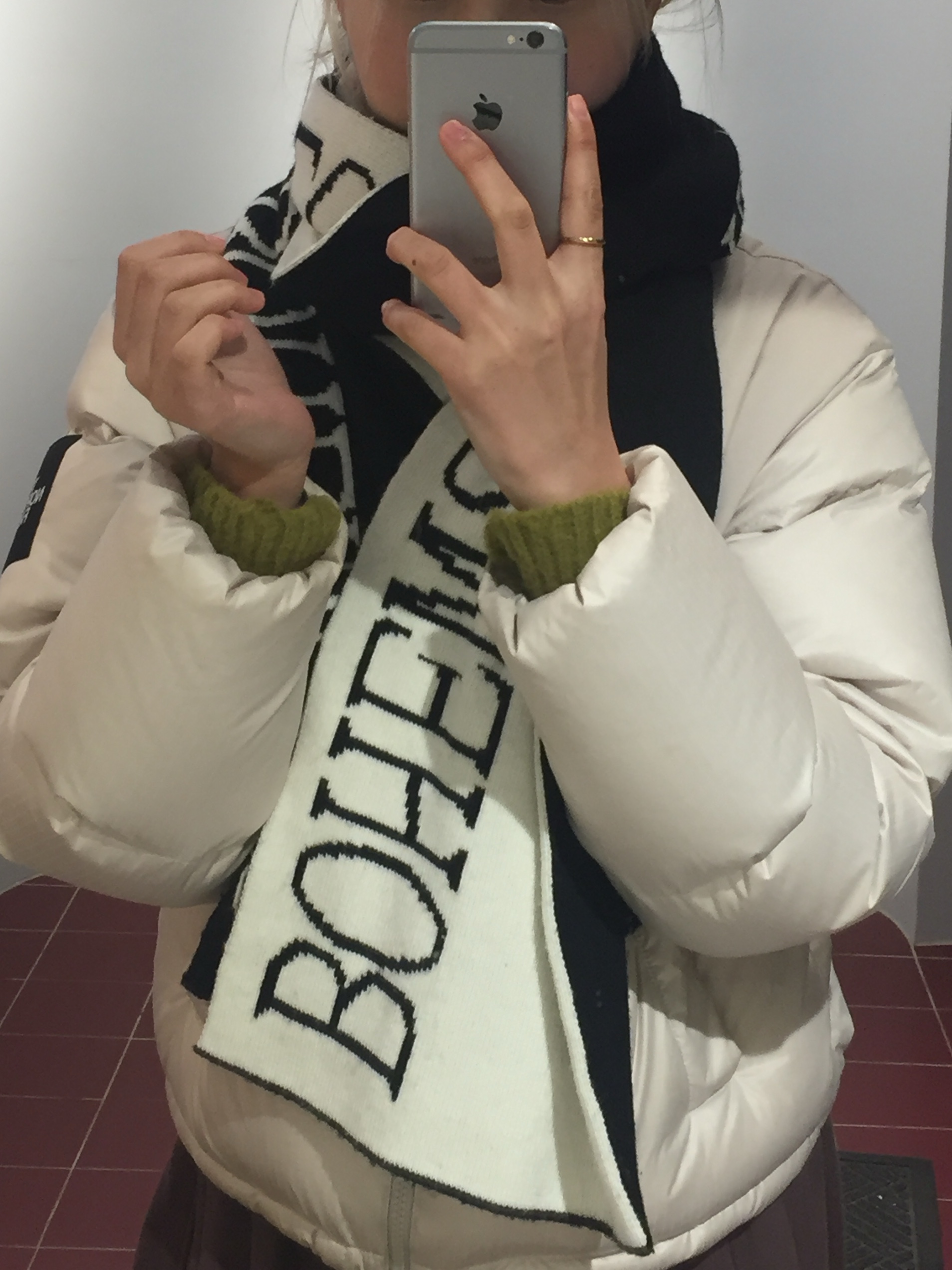 (W) The North Face White Label Novelty Nuptse Down Jacket Cream Beige, Adidas Tobacco Gruen Mesa Brown Desert 착용 스타일 - 3