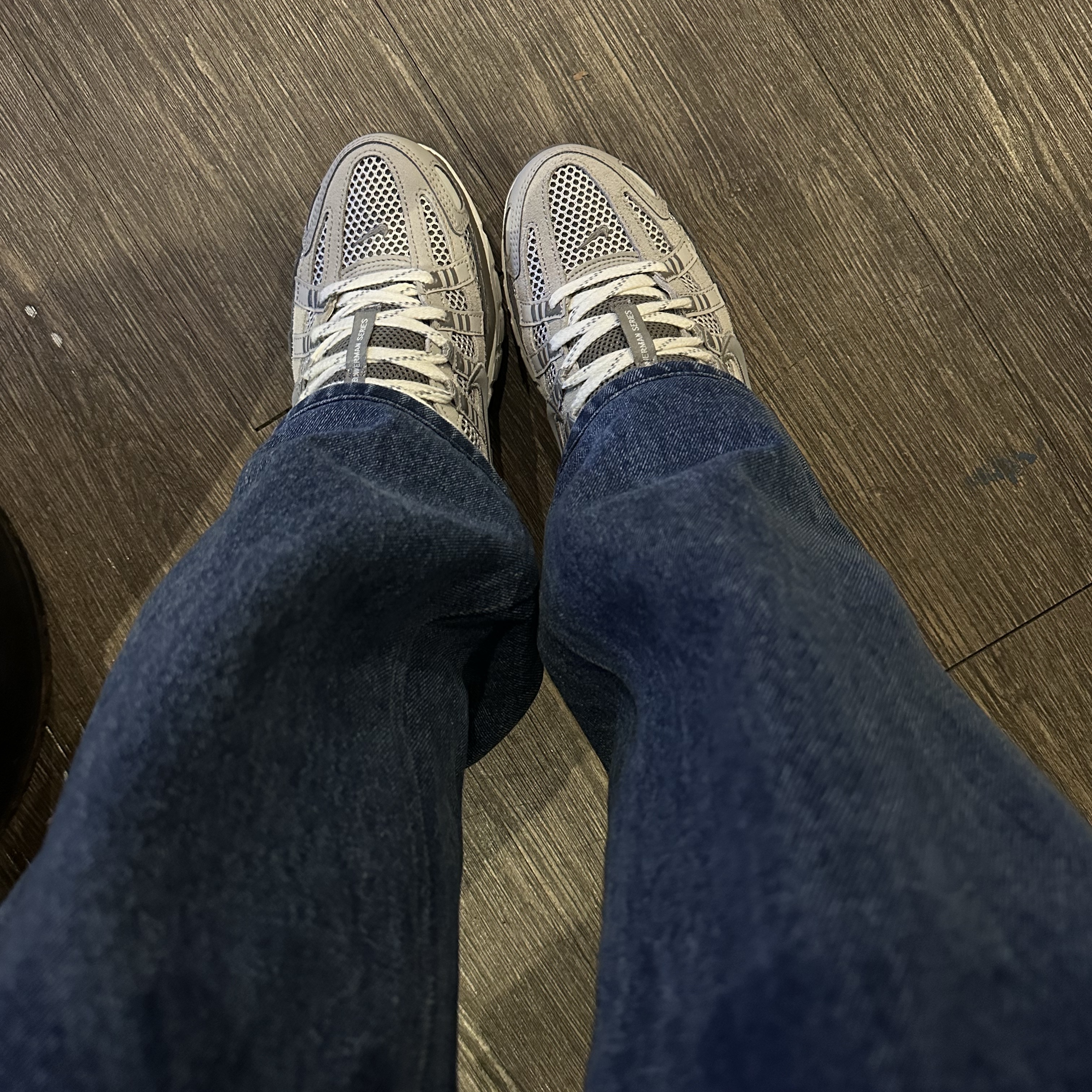 Nike P-6000 PRM Light Iron Ore 착용 스타일