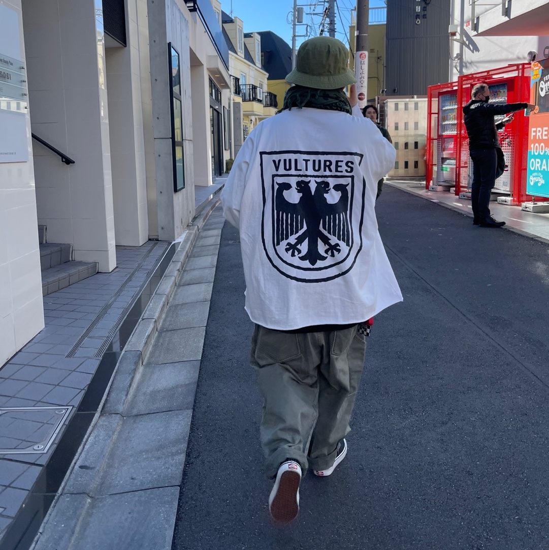 Yeezy Vultures Long Sleeve T-Shirt White, Vans Authentic 44 DX Anaheim Factory Black 착용 스타일 - 1