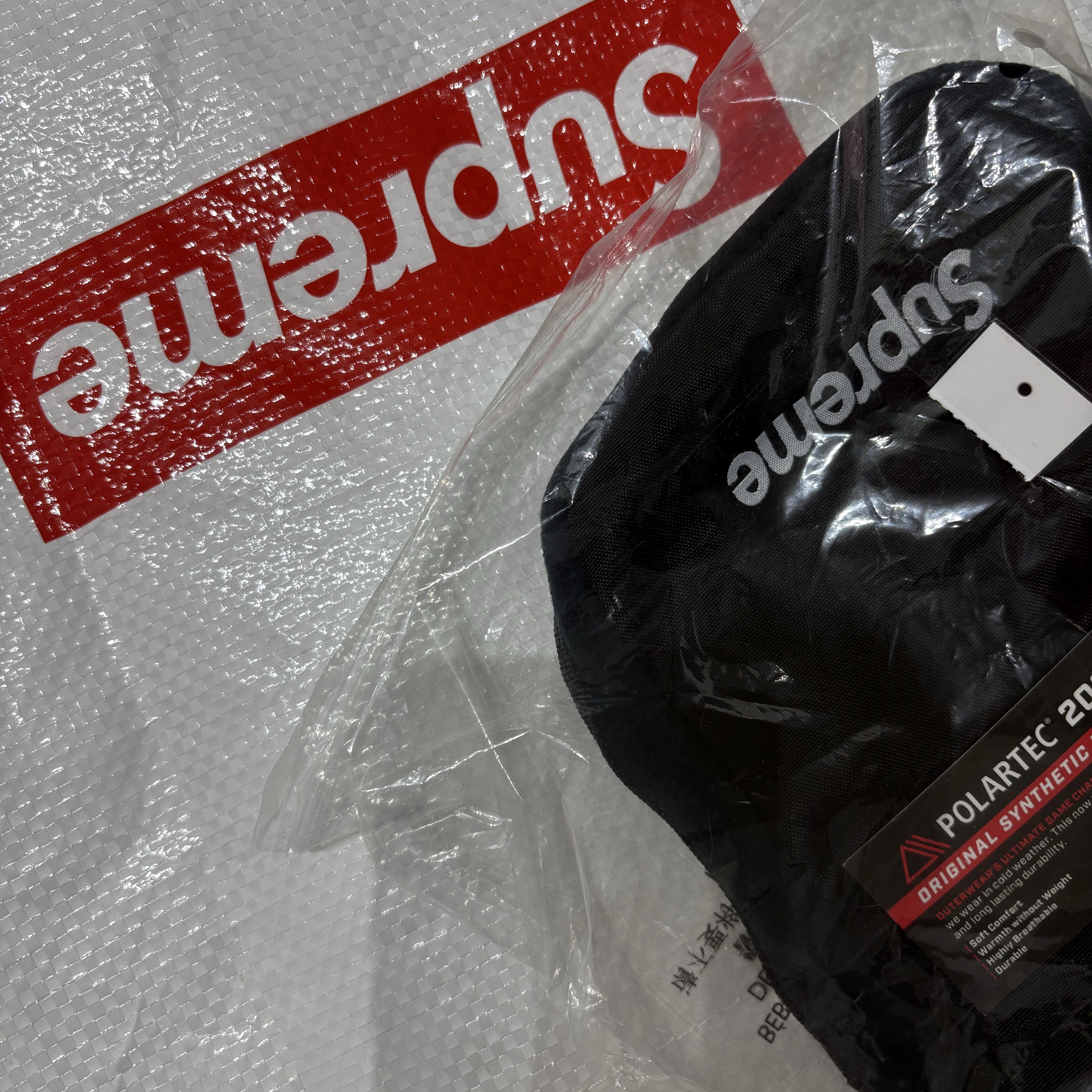 Supreme Polartec Sling Bag Black - 24FW 착용 스타일