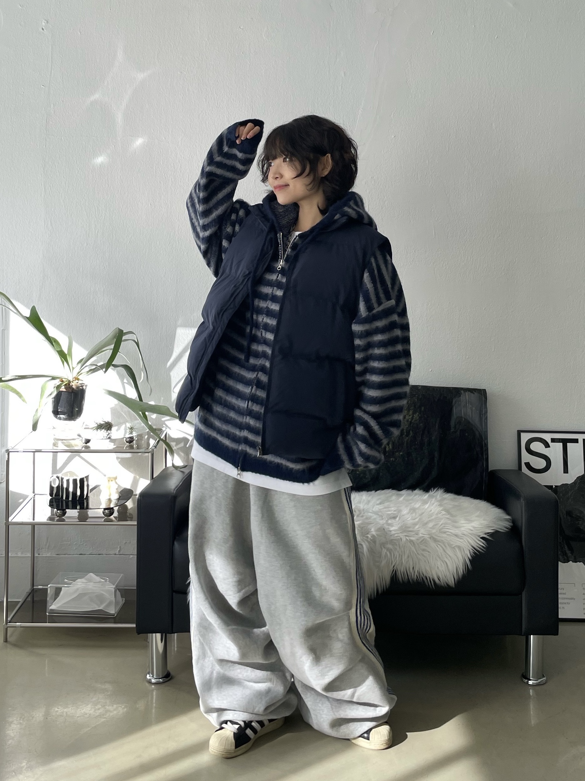 Adidas Superstar Premium Black White 착용 스타일 - 1