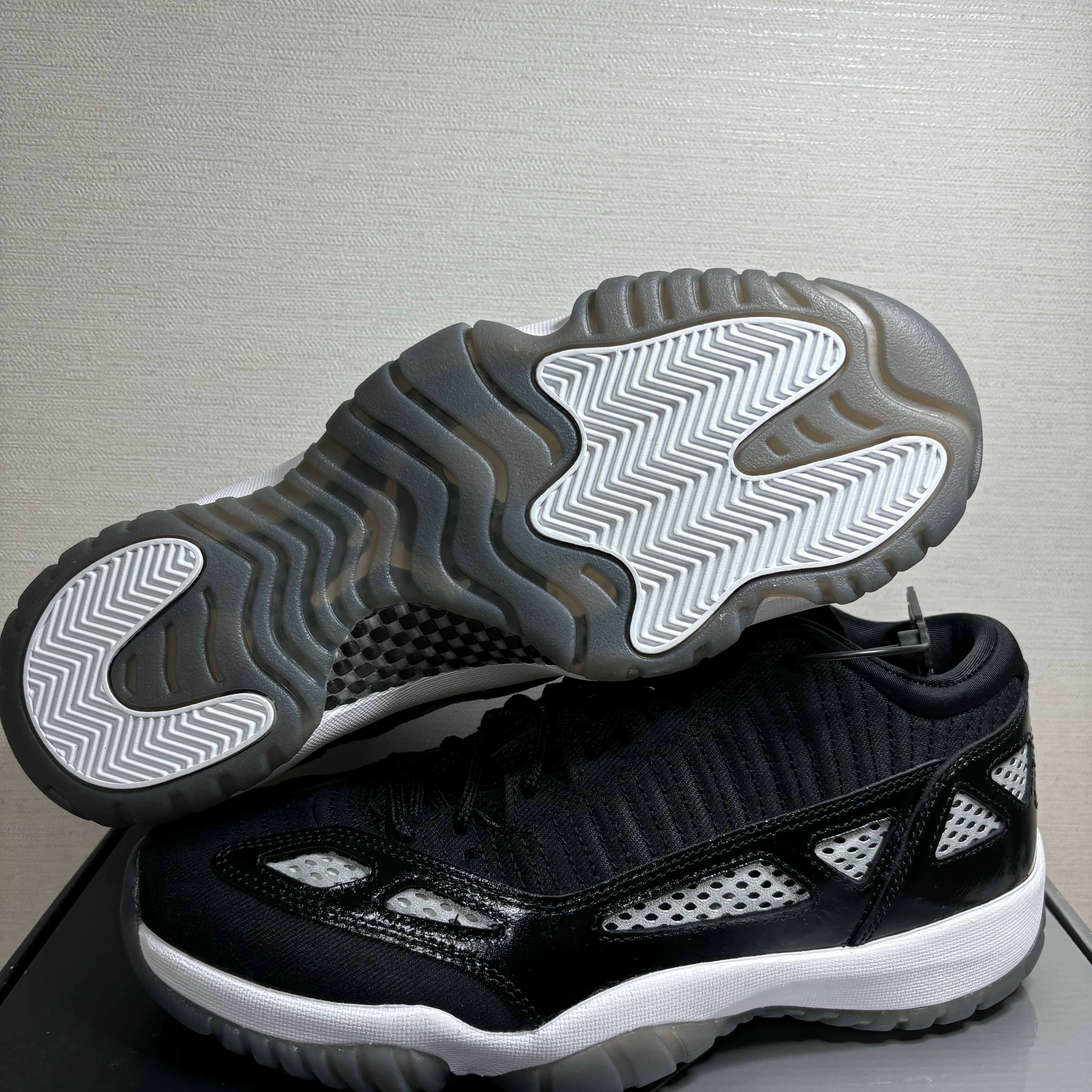 Jordan 11 Retro Low IE Craft 착용 스타일 - 2