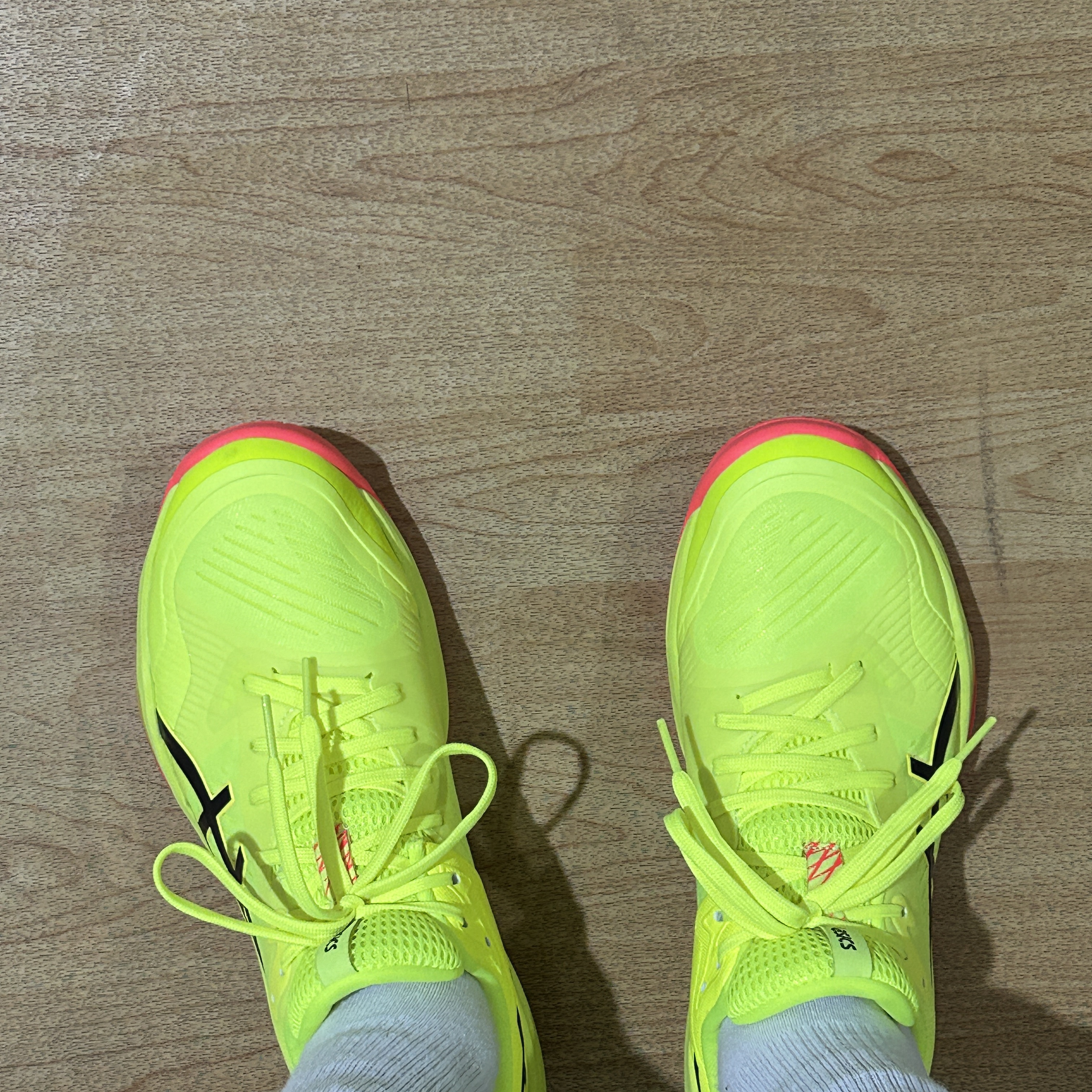 Asics Sky Elite FF 3 Paris Safety Yellow Black 착용 스타일 - 1