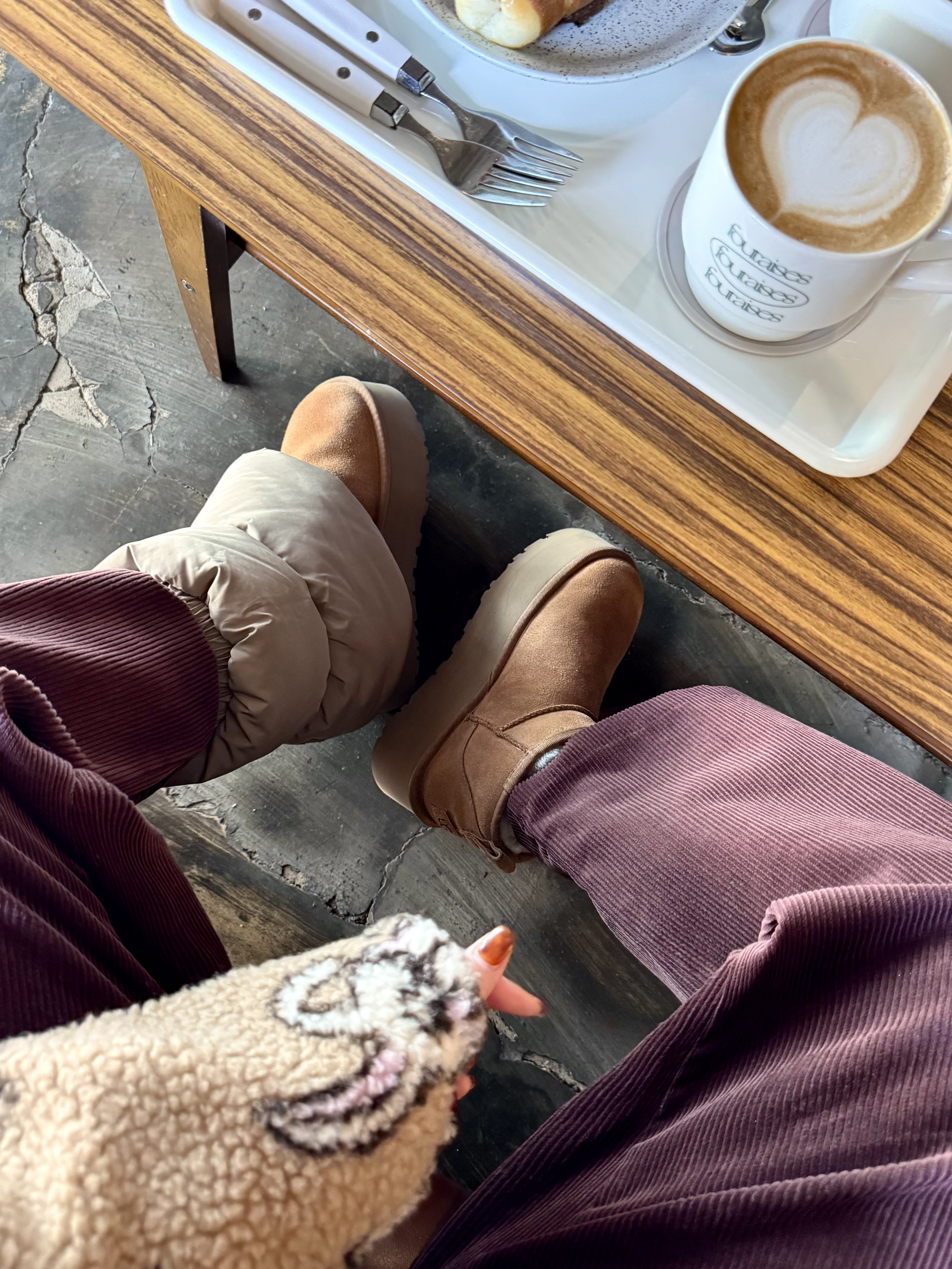 (W) UGG Plushwarmer Amphora, (W) UGG Classic Ultra Mini Platform Boots Chestnut 착용 스타일 - 2
