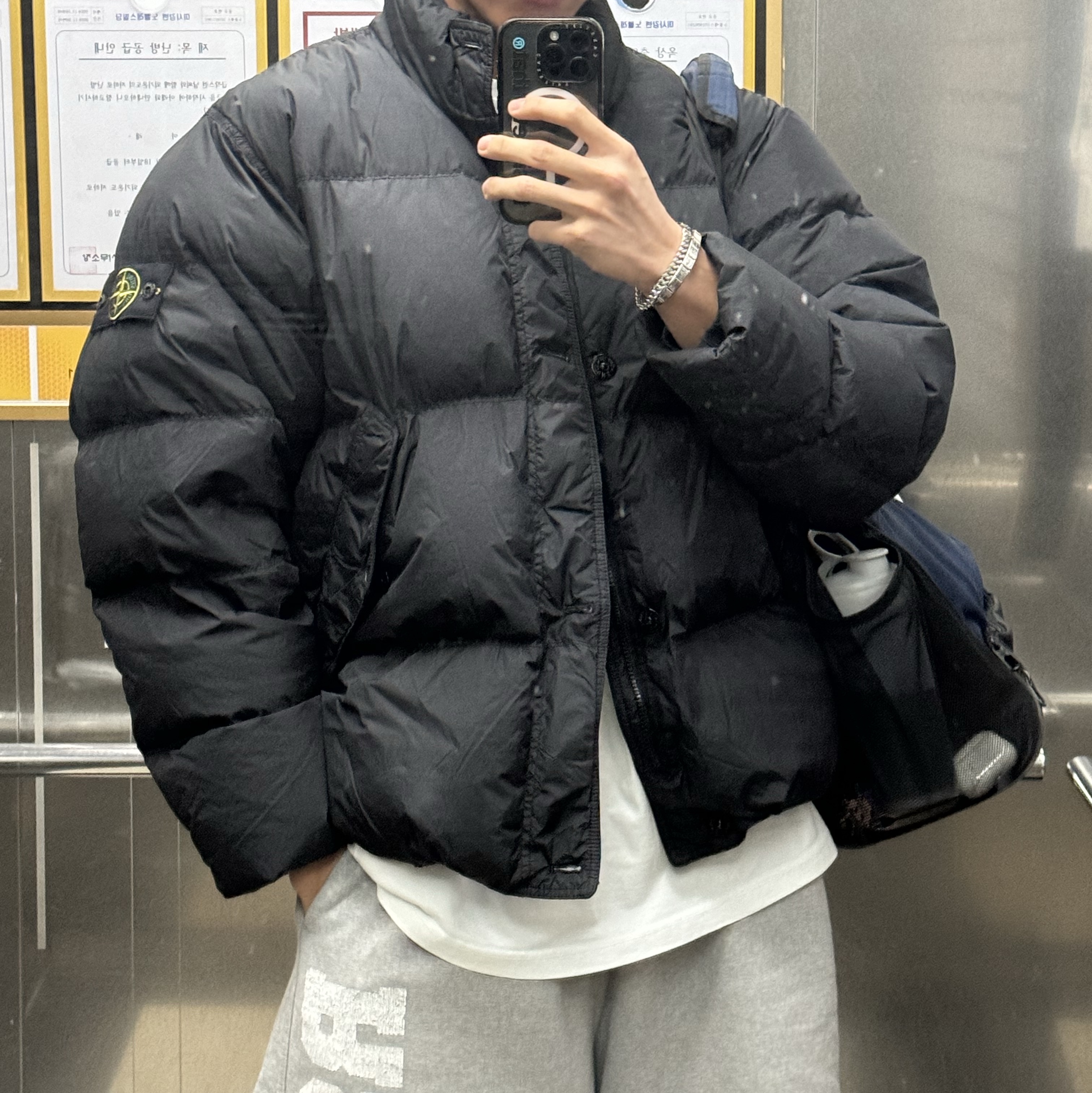 Stone Island 40123 Garment Dyed Crinkle Reps R-NY Down Jacket Black - 24FW 착용 스타일 - 2
