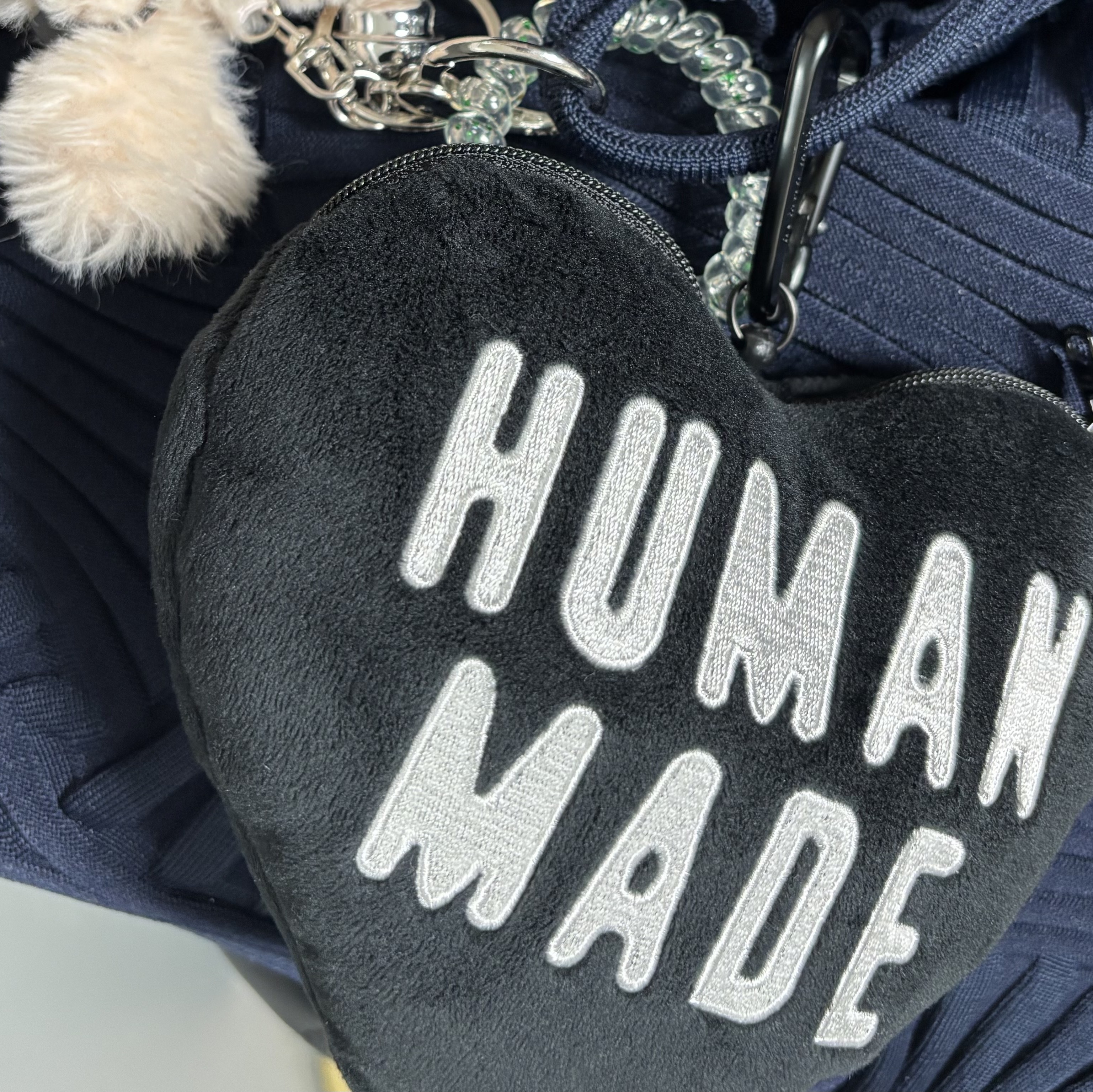 Human Made Heart Pass Holder Black 착용 스타일