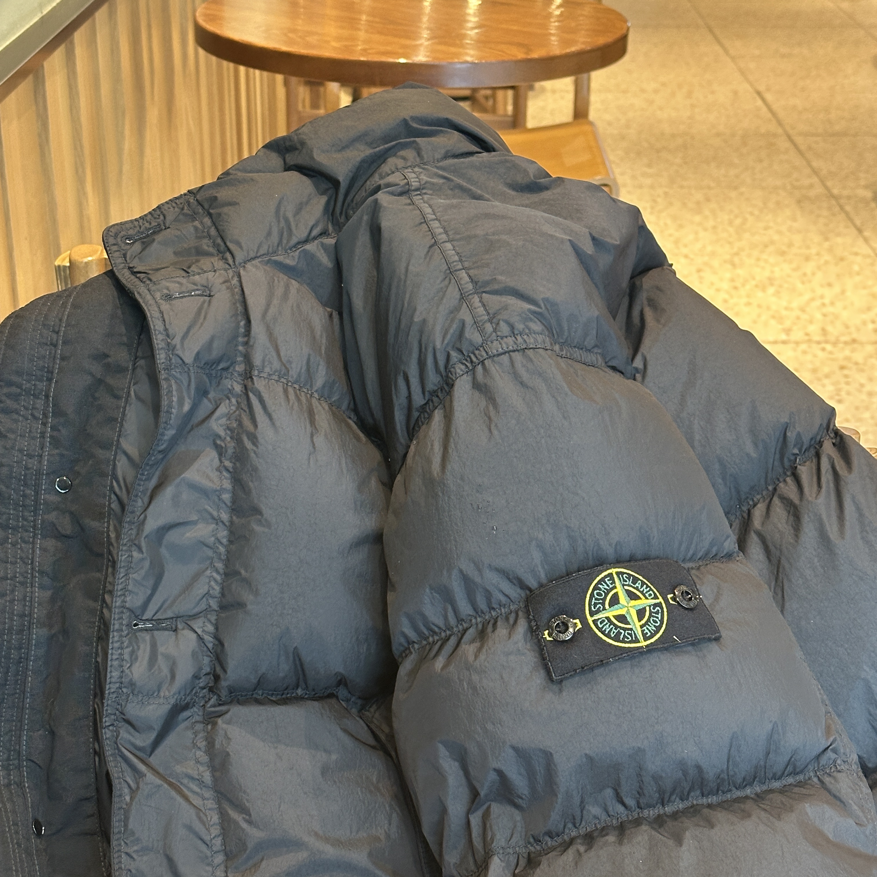 Stone Island 40123 Garment Dyed Crinkle Reps R-NY Down Jacket Black - 24FW 착용 스타일