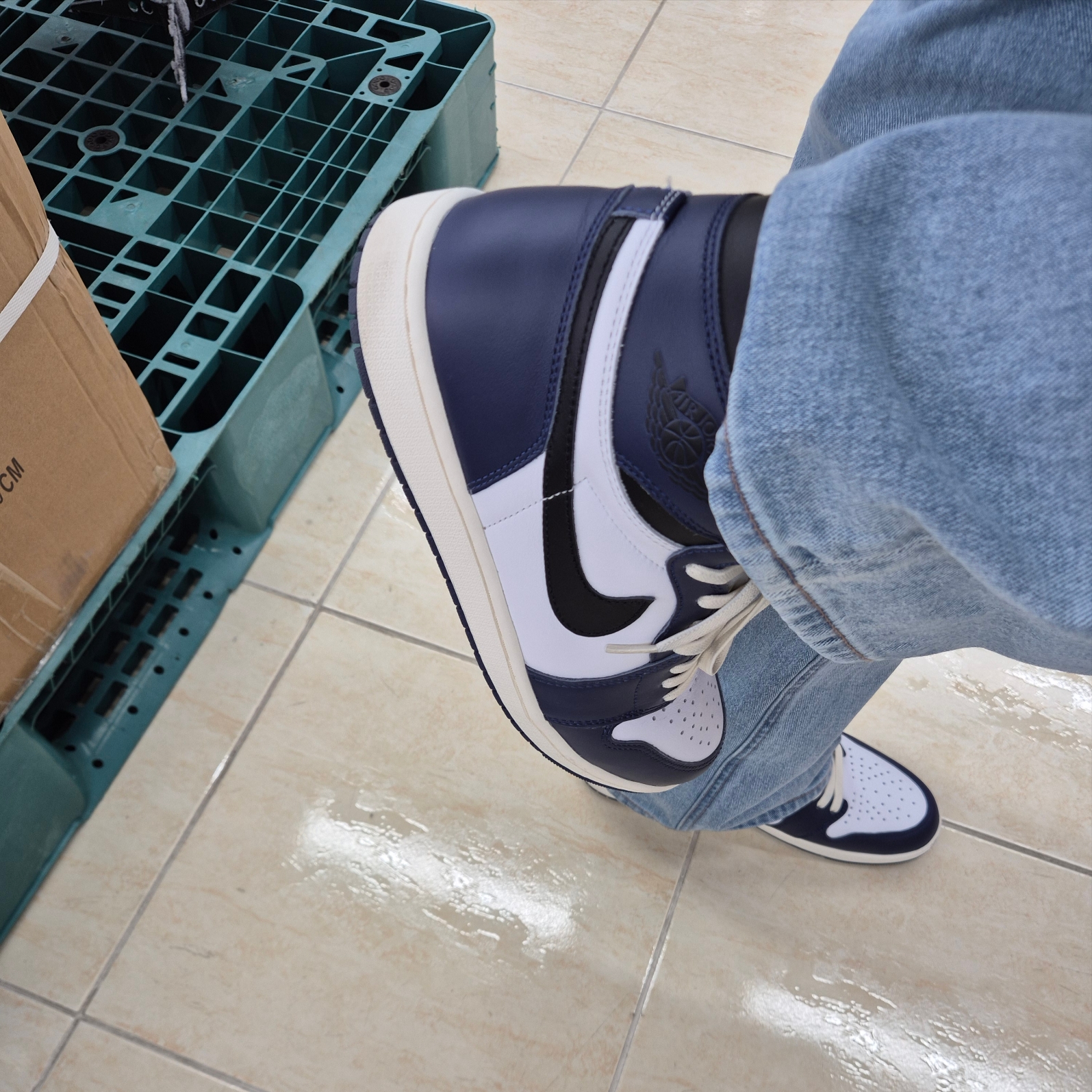 Jordan 1 Retro High OG Midnight Navy 착용 스타일 - 3
