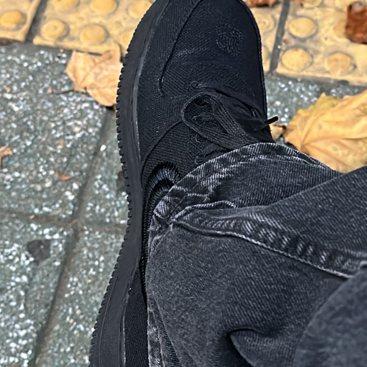 Nike x Stussy Air Force 1 Low Triple Black 착용 스타일