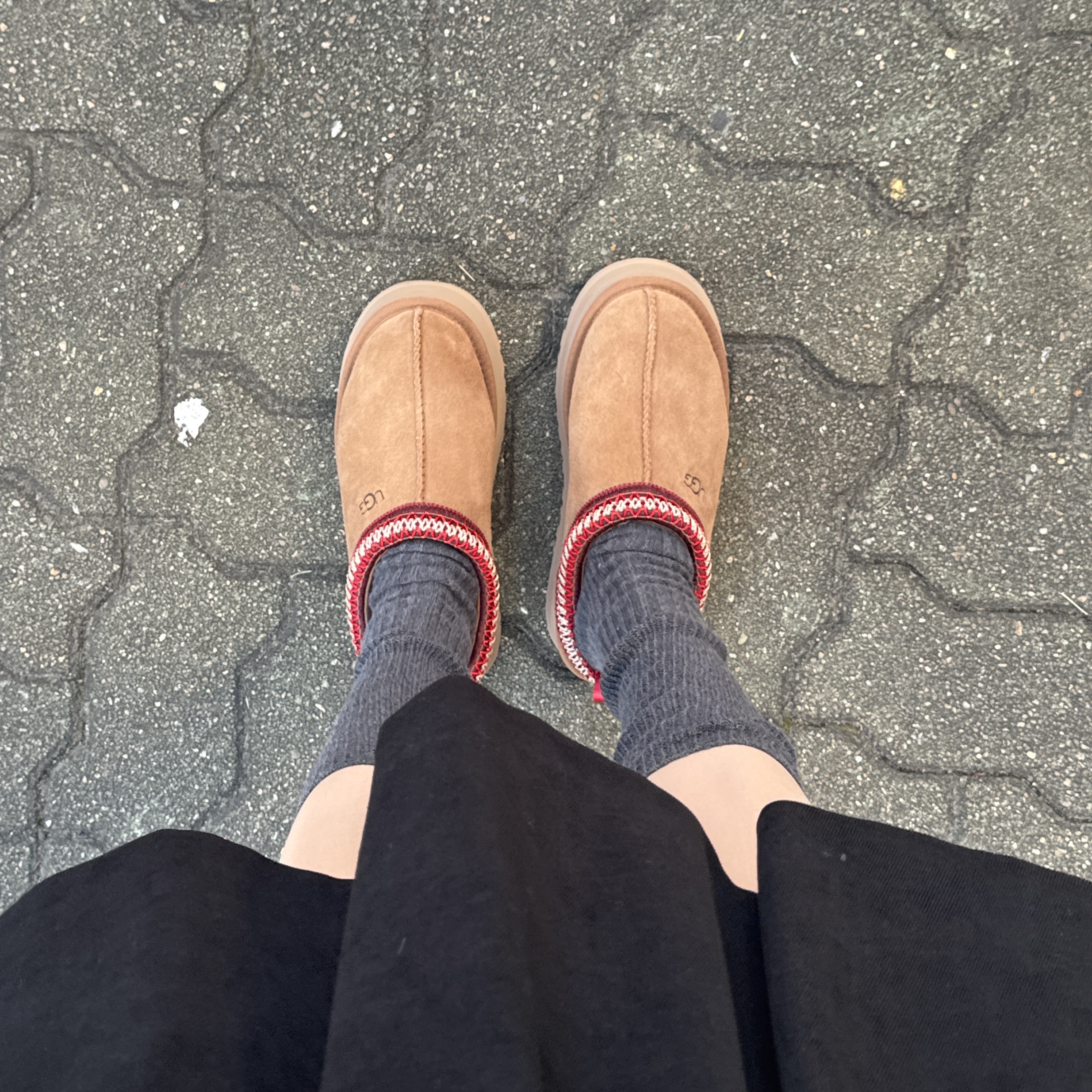 (W) UGG Tazz Slipper Chestnut 착용 스타일