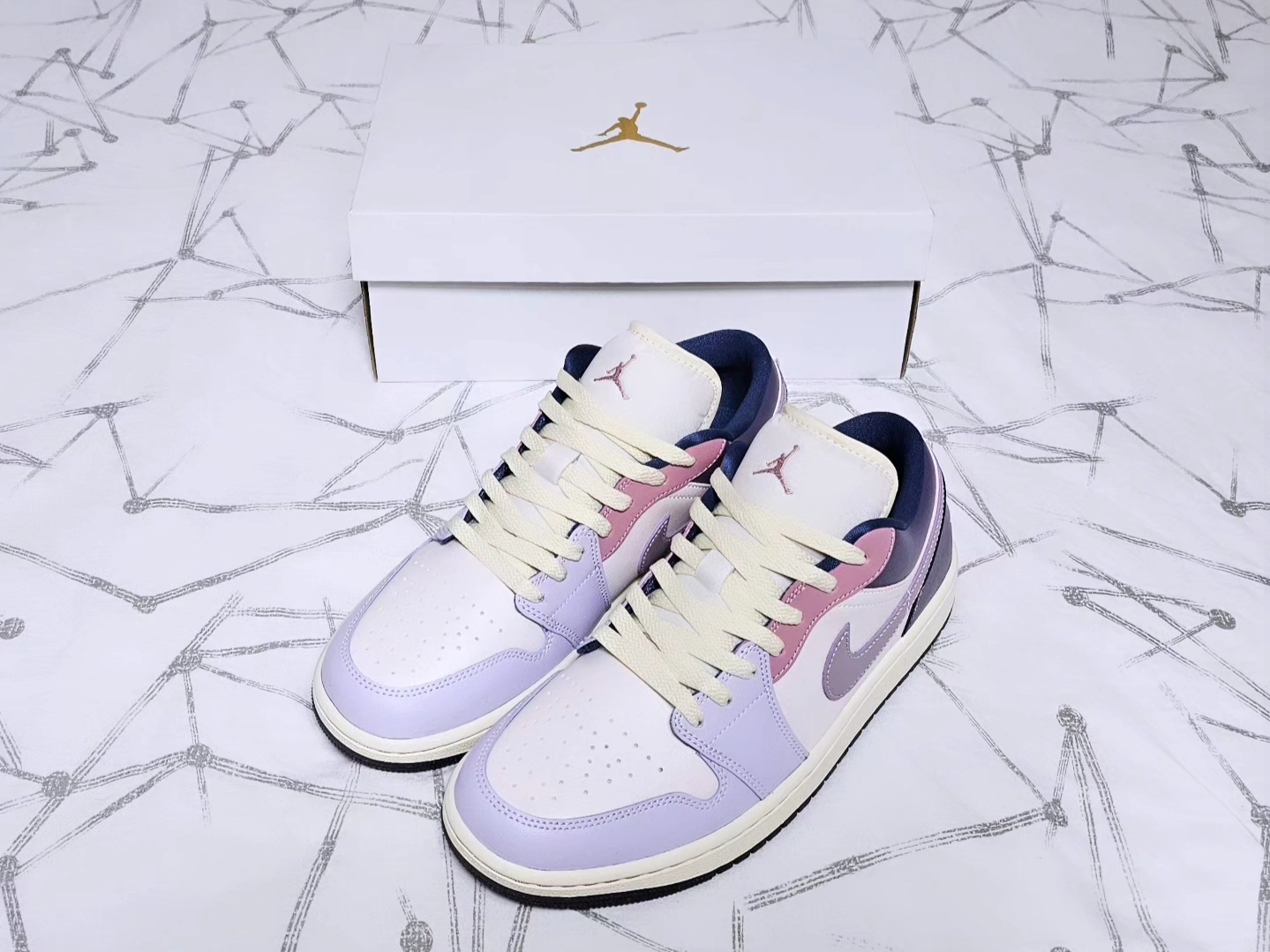 (W) Jordan 1 Low Pastel Pink Purple 착용 스타일 - 1