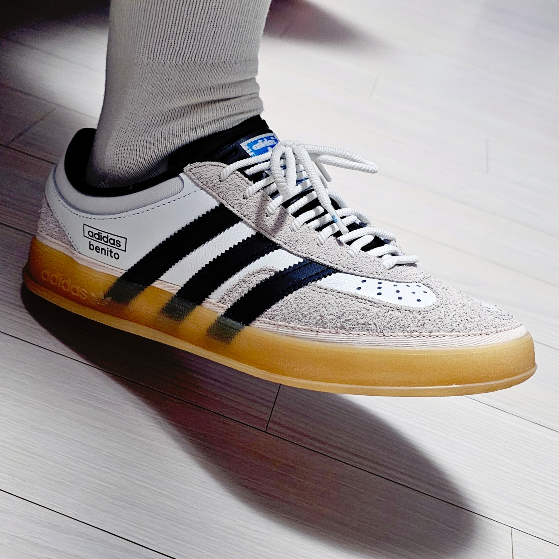 Adidas x Bad Bunny Gazelle Indoor Off White Black 착용 스타일 - 4
