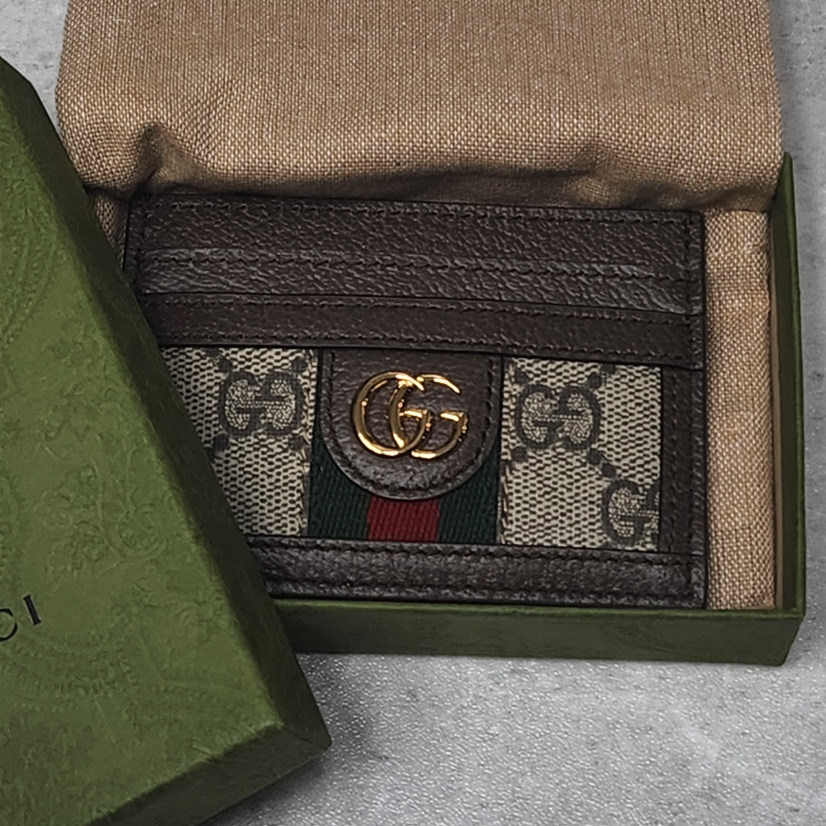Gucci Ophidia GG Card Case Beige Ebony 착용 스타일