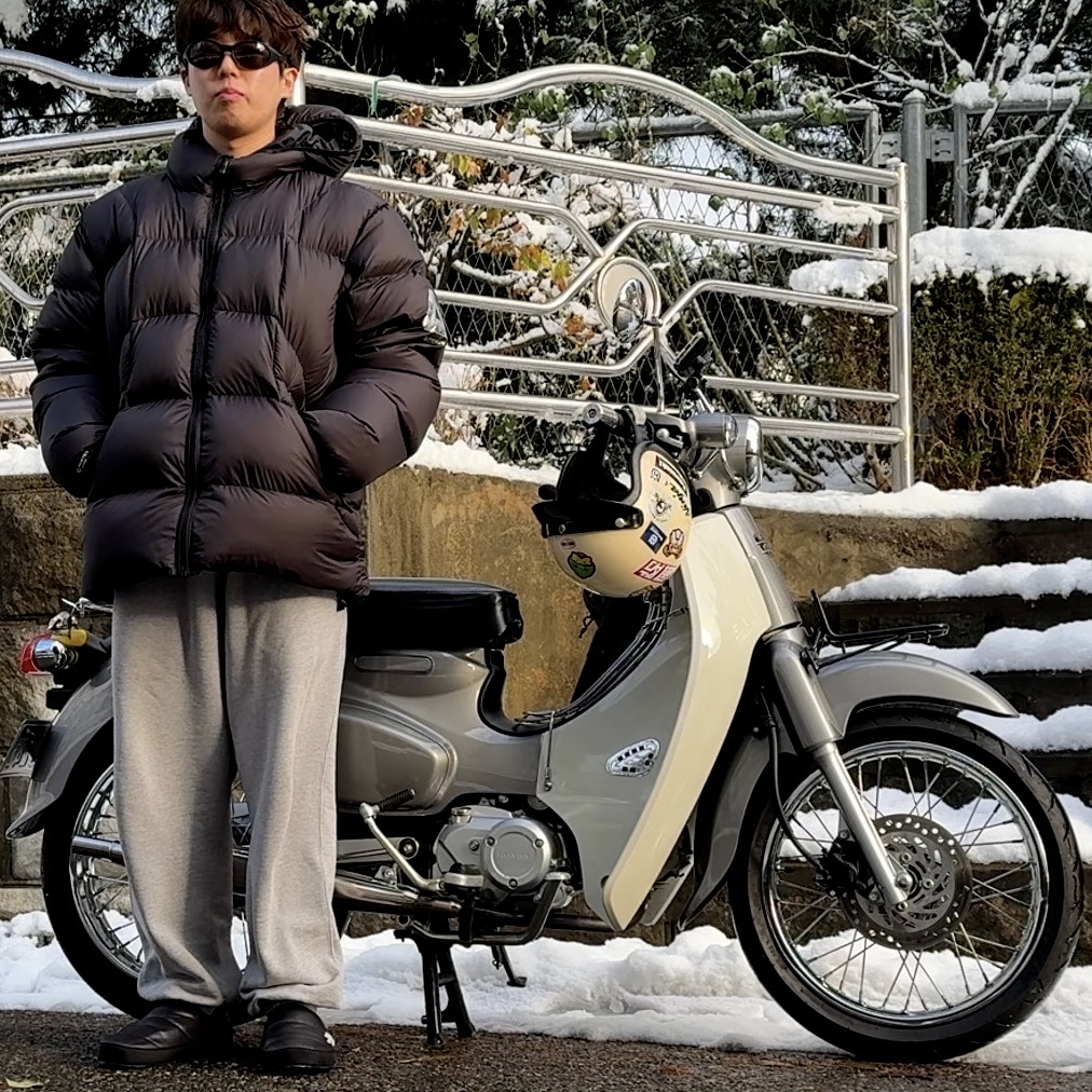 Palace Pertex Frost Balaclava Puffa Black - 22FW, Oakley Eye Jacket Redux Matte Black Frame Prizm Grey Lenses High Bridge Fit 착용 스타일 - 1