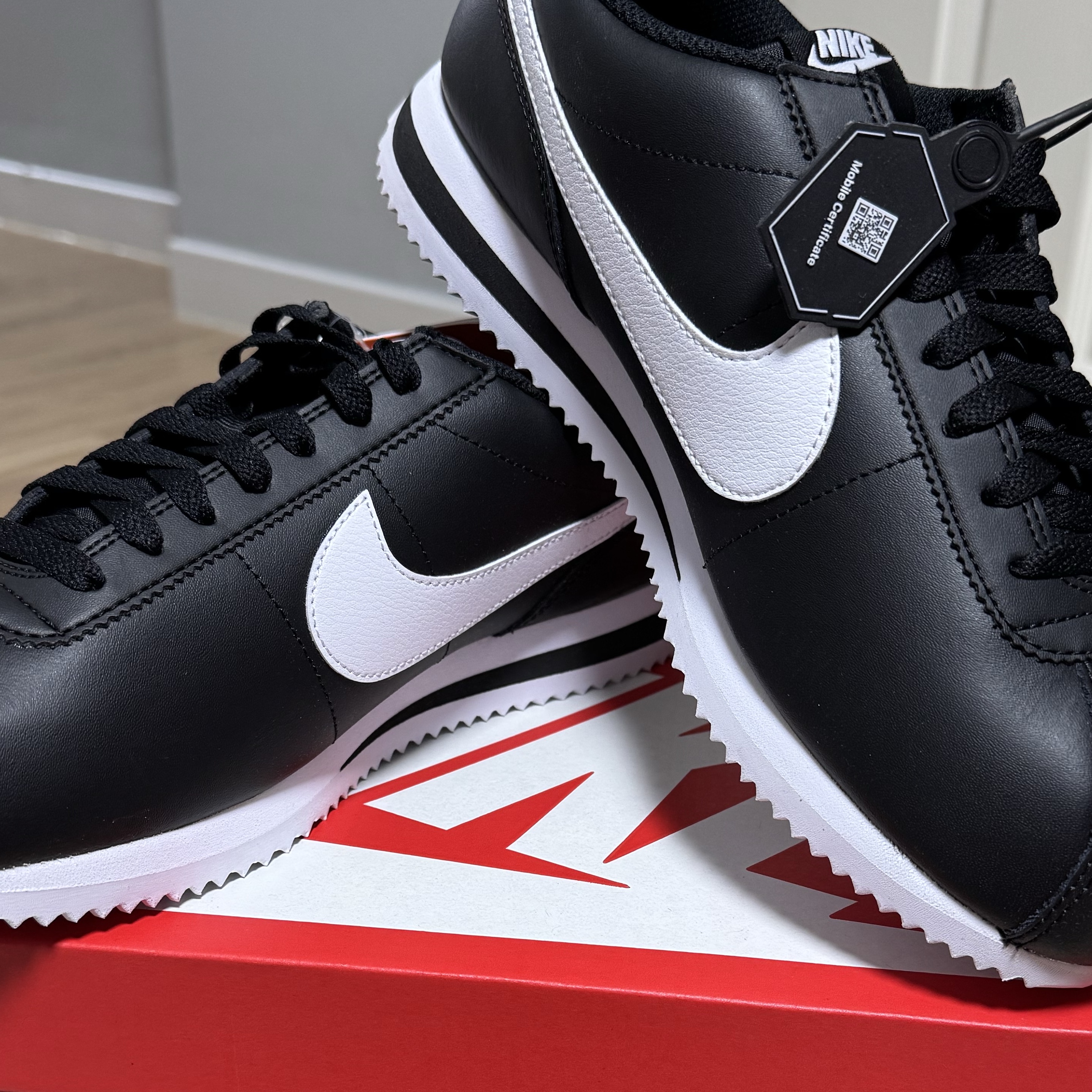 Nike Cortez Black White 착용 스타일
