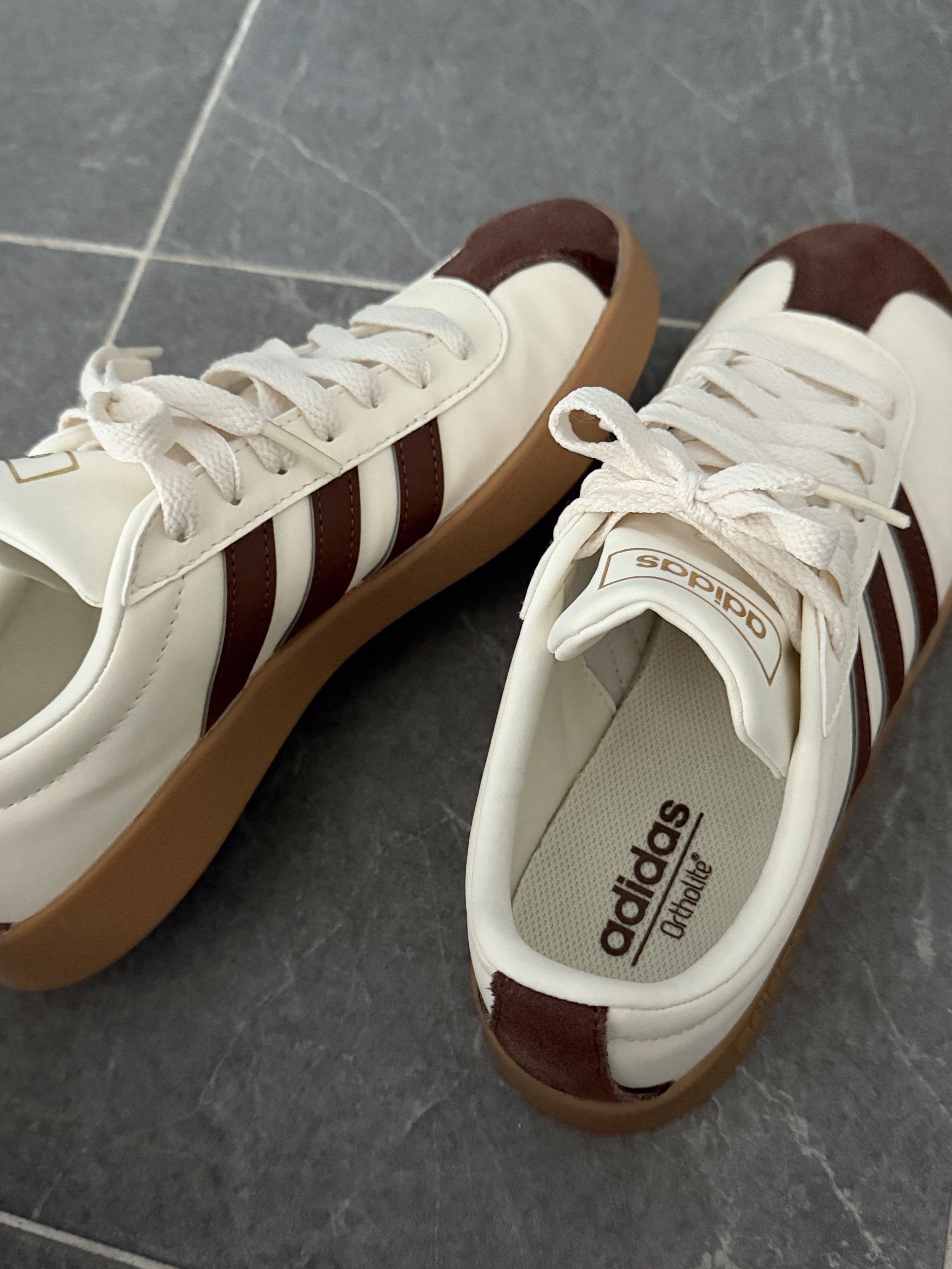 Adidas VL Court 2.0 Cream Brown 착용 스타일