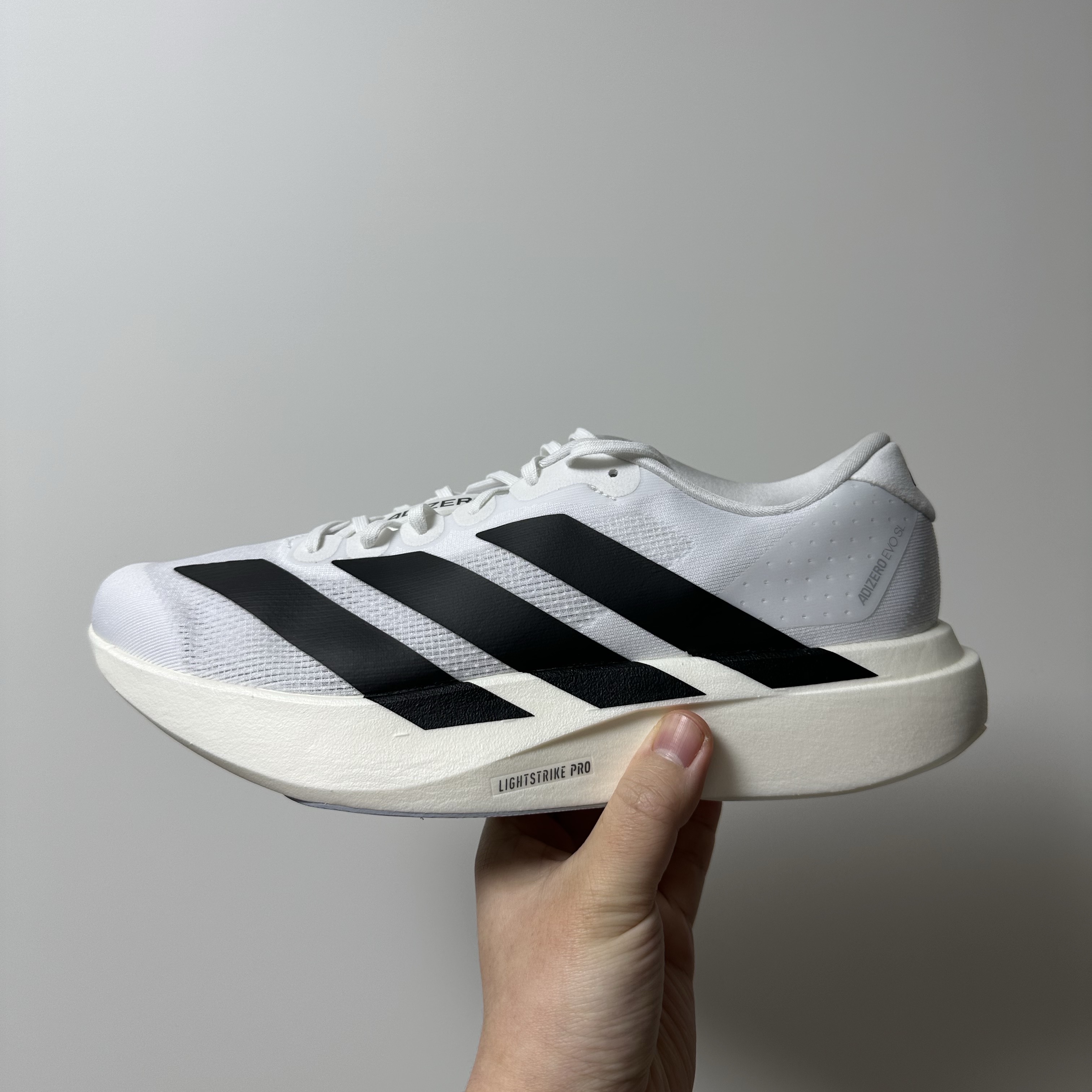 Adidas Adizero EVO SL Cloud White Core Black 착용 스타일